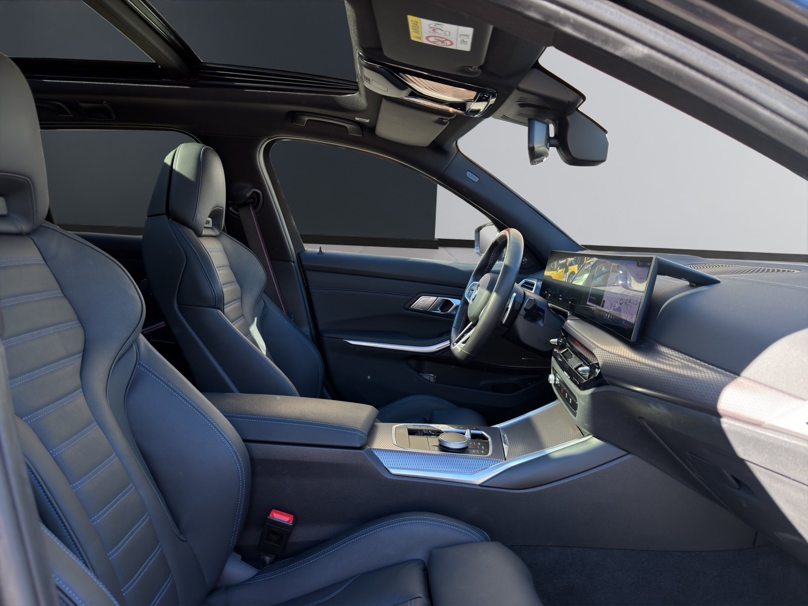 BMW M340i xDrive Touring-image-12