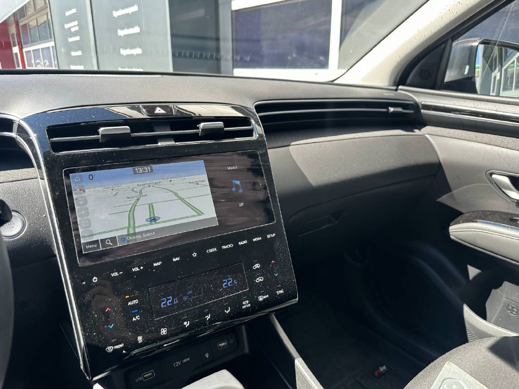 HYUNDAI Tucson 1.6 T-GDi Amplia 4WD (CH)-image-11