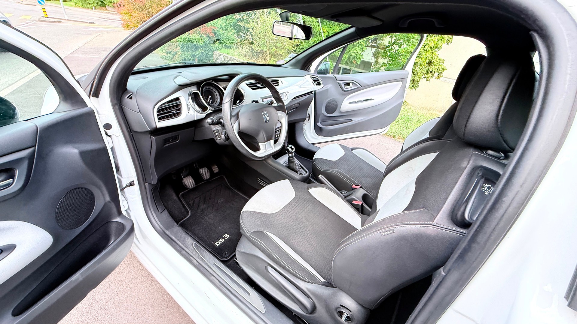 DS AUTOMOBILES DS3 1.2 VTi Chic-image-9