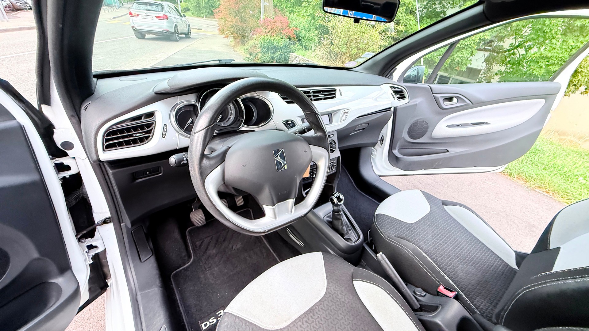 DS AUTOMOBILES DS3 1.2 VTi Chic-image-8