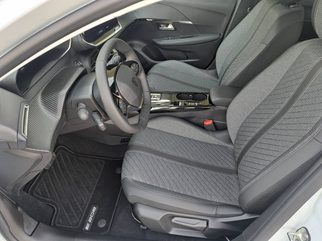 PEUGEOT 208 e-Allure 136cv-image-7