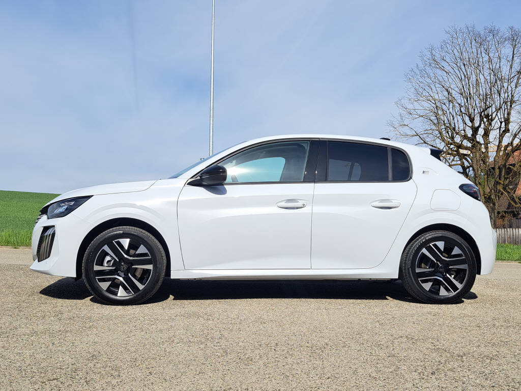 PEUGEOT 208 e-Allure 136cv-image-4