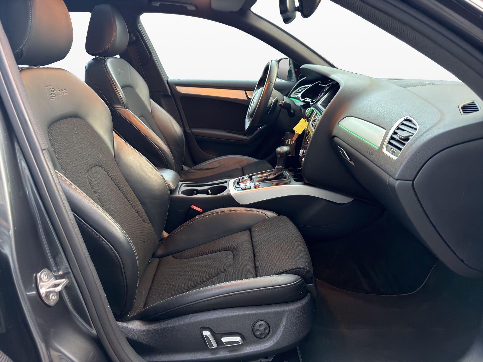 AUDI A4 Avant 1.8 TFSI multitronic-image-14