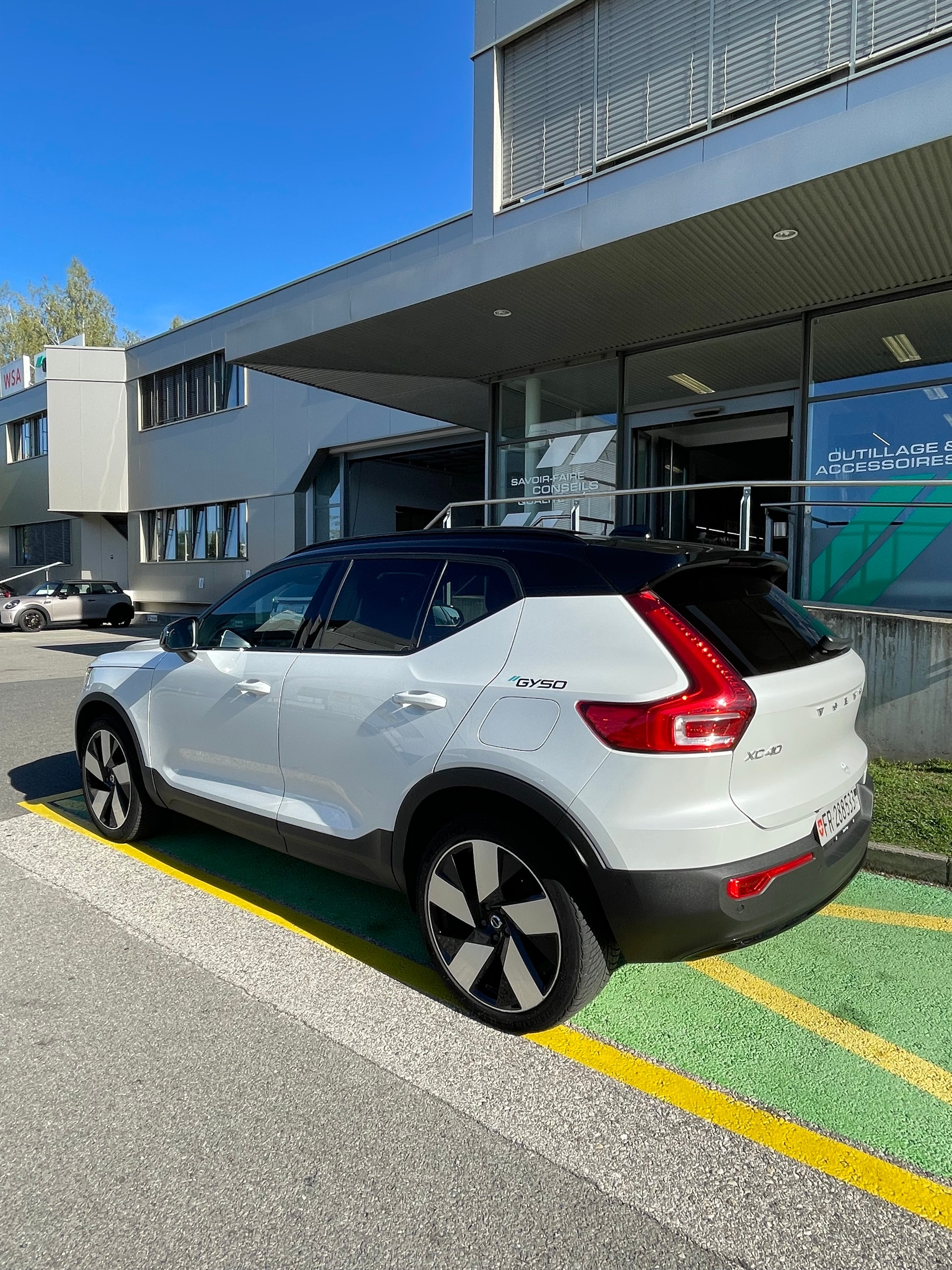 VOLVO XC40 Recharge P8 Twin AWD Pure Electric Ultimate-image-0