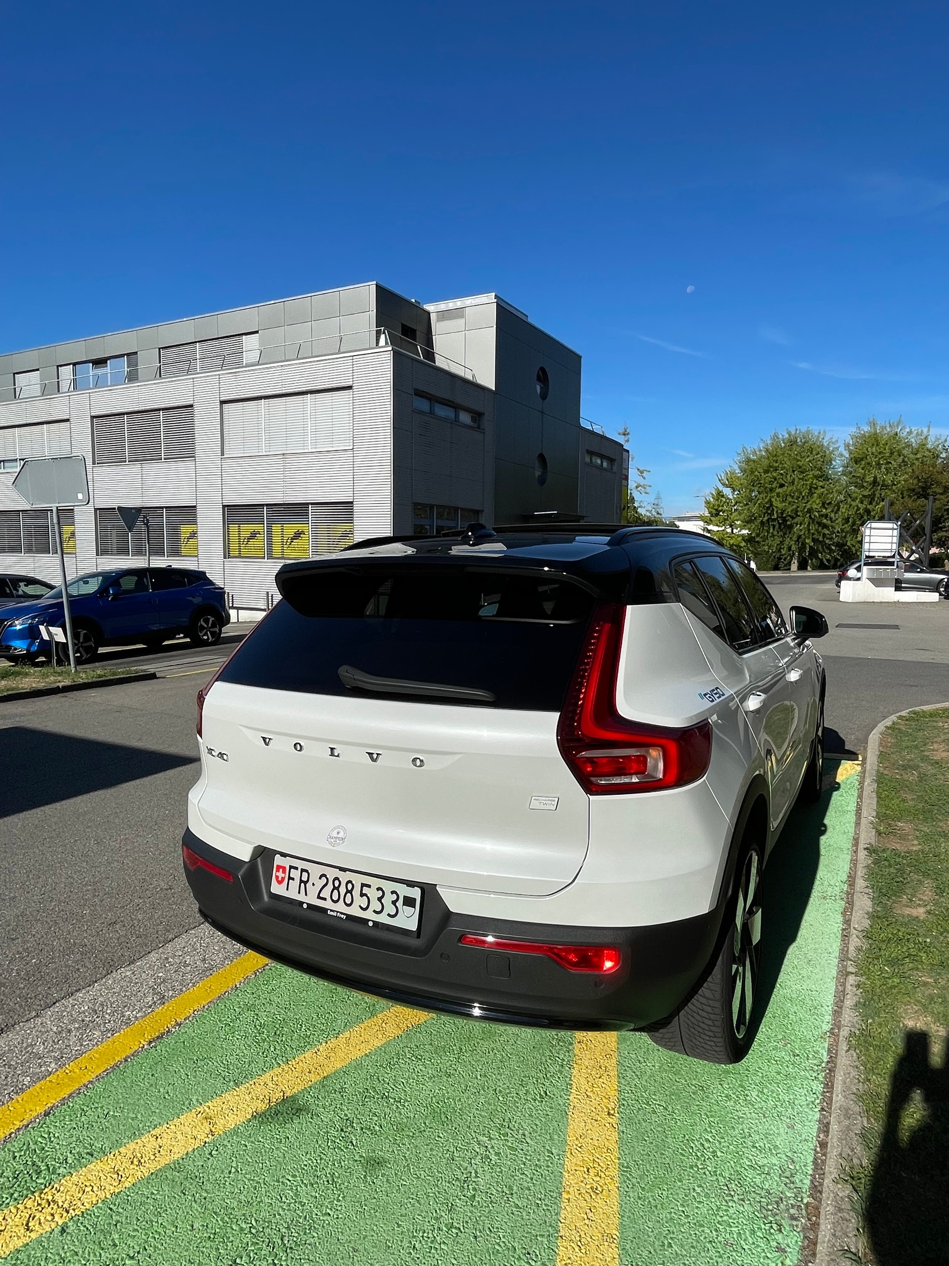 VOLVO XC40 Recharge P8 Twin AWD Pure Electric Ultimate-image-3
