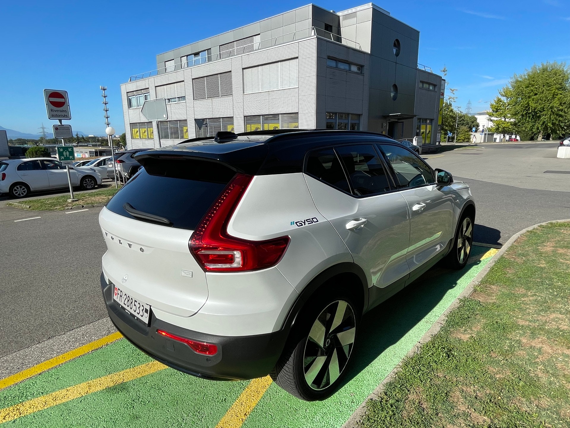 VOLVO XC40 Recharge P8 Twin AWD Pure Electric Ultimate-image-4