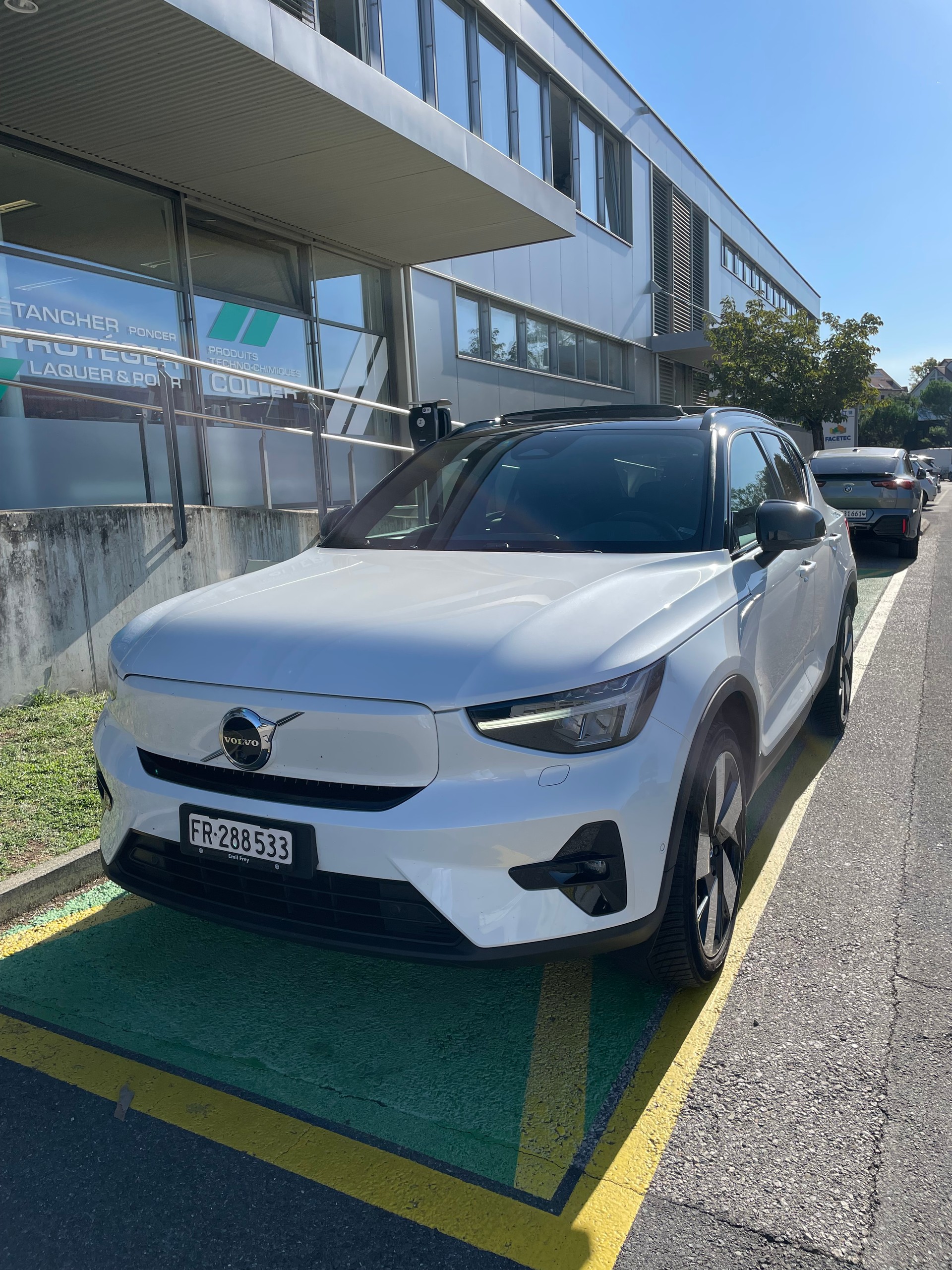 VOLVO XC40 Recharge P8 Twin AWD Pure Electric Ultimate-image-1