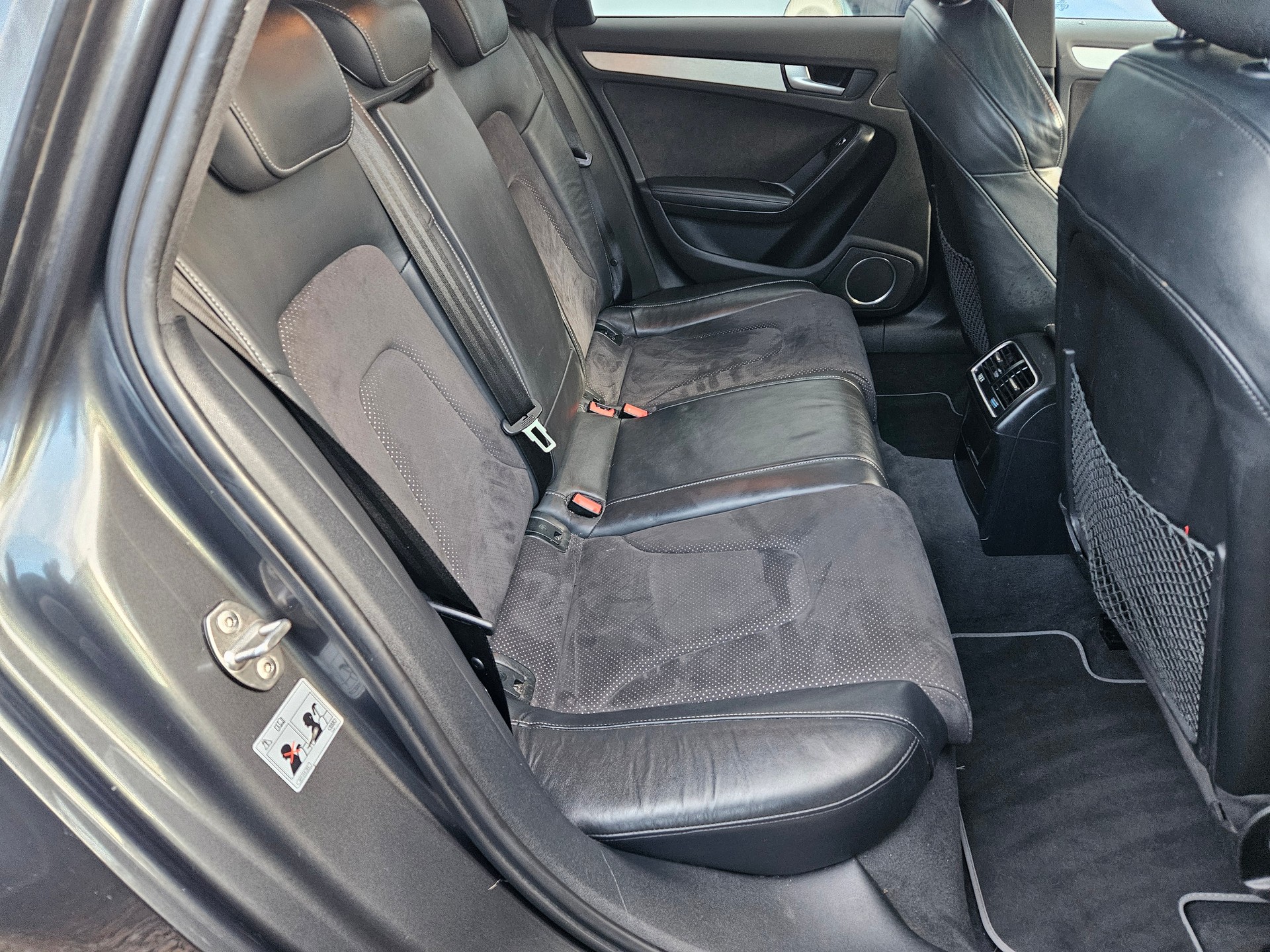 AUDI A4 Avant 2.0 TDI quattro S-tronic-image-11