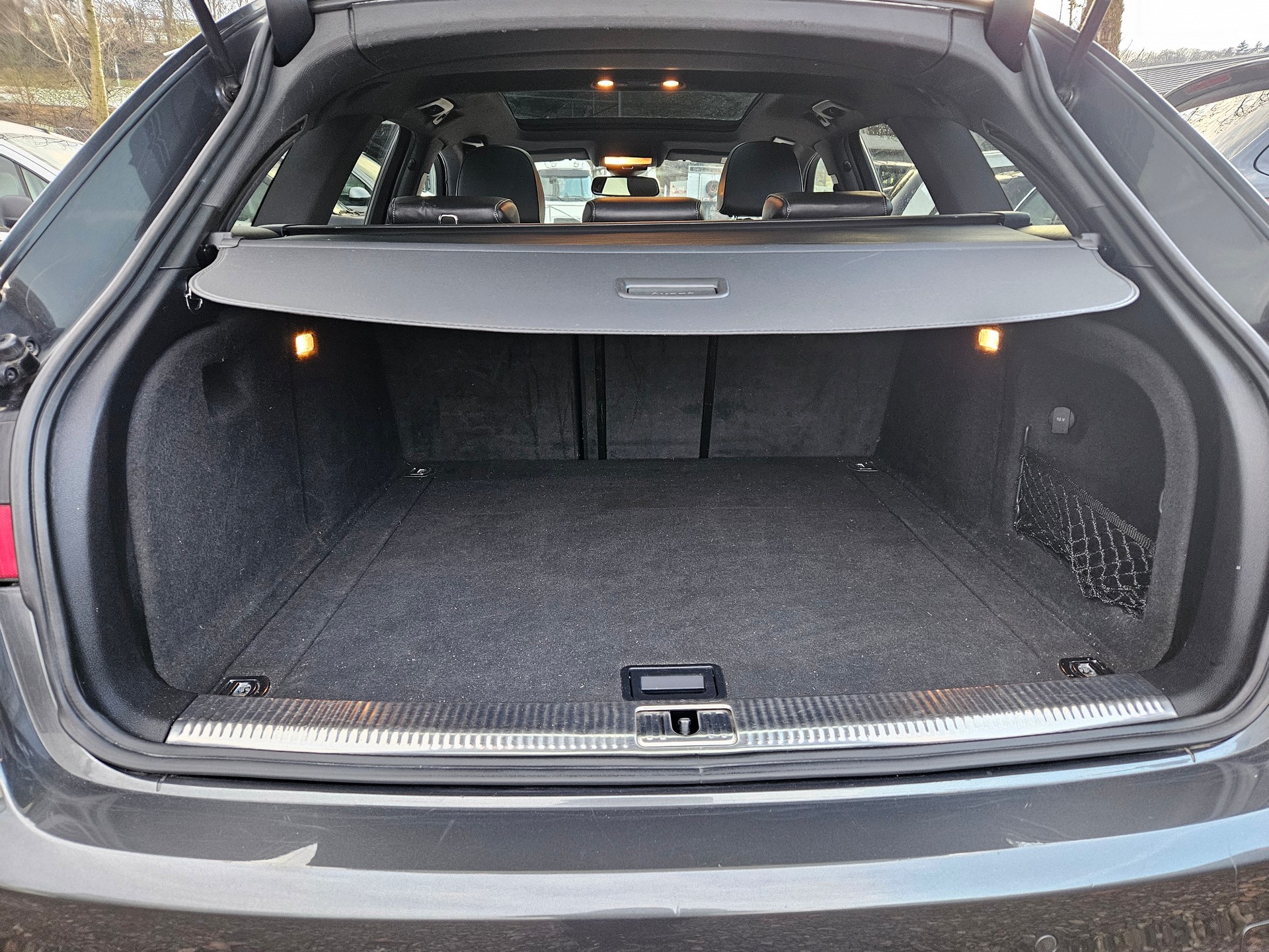 AUDI A4 Avant 2.0 TDI quattro S-tronic-image-15