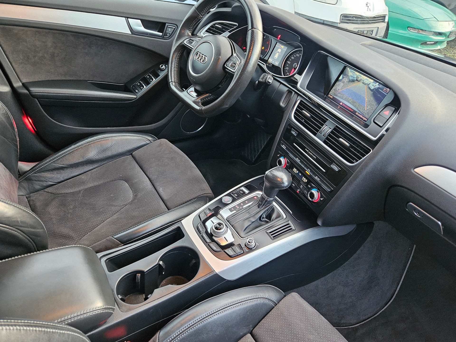 AUDI A4 Avant 2.0 TDI quattro S-tronic-image-8