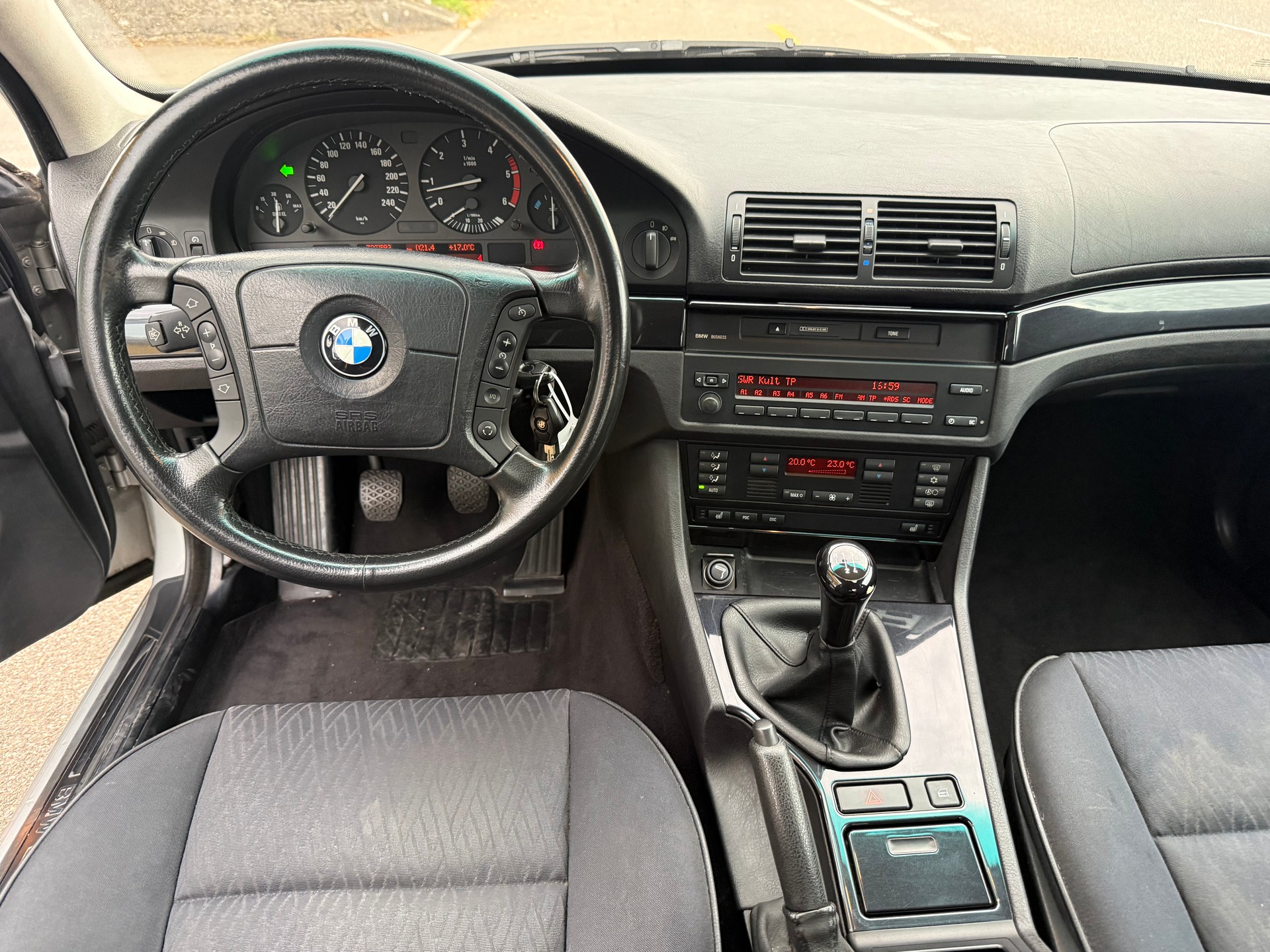 BMW 525d-image-6