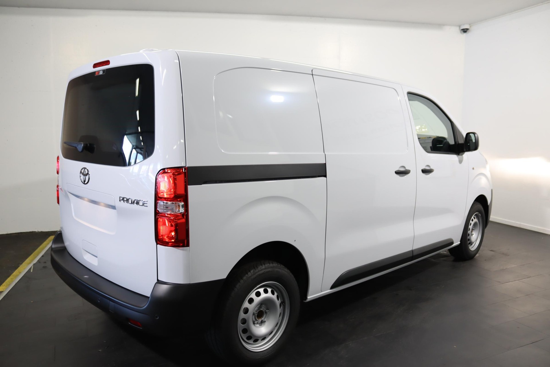 TOYOTA PROACE Van L1 1.5 D Active-image-1