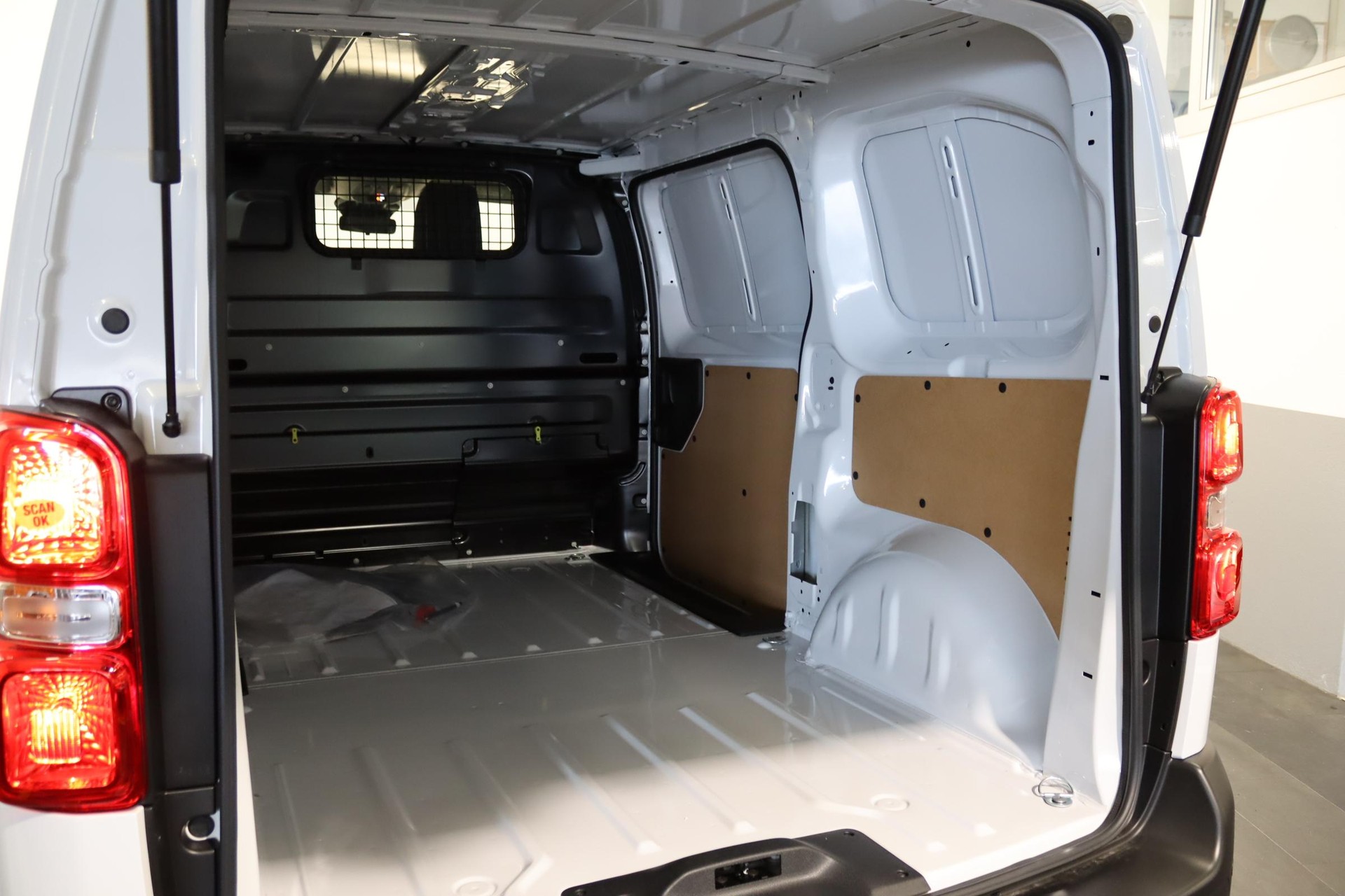 TOYOTA PROACE Van L1 1.5 D Active-image-6