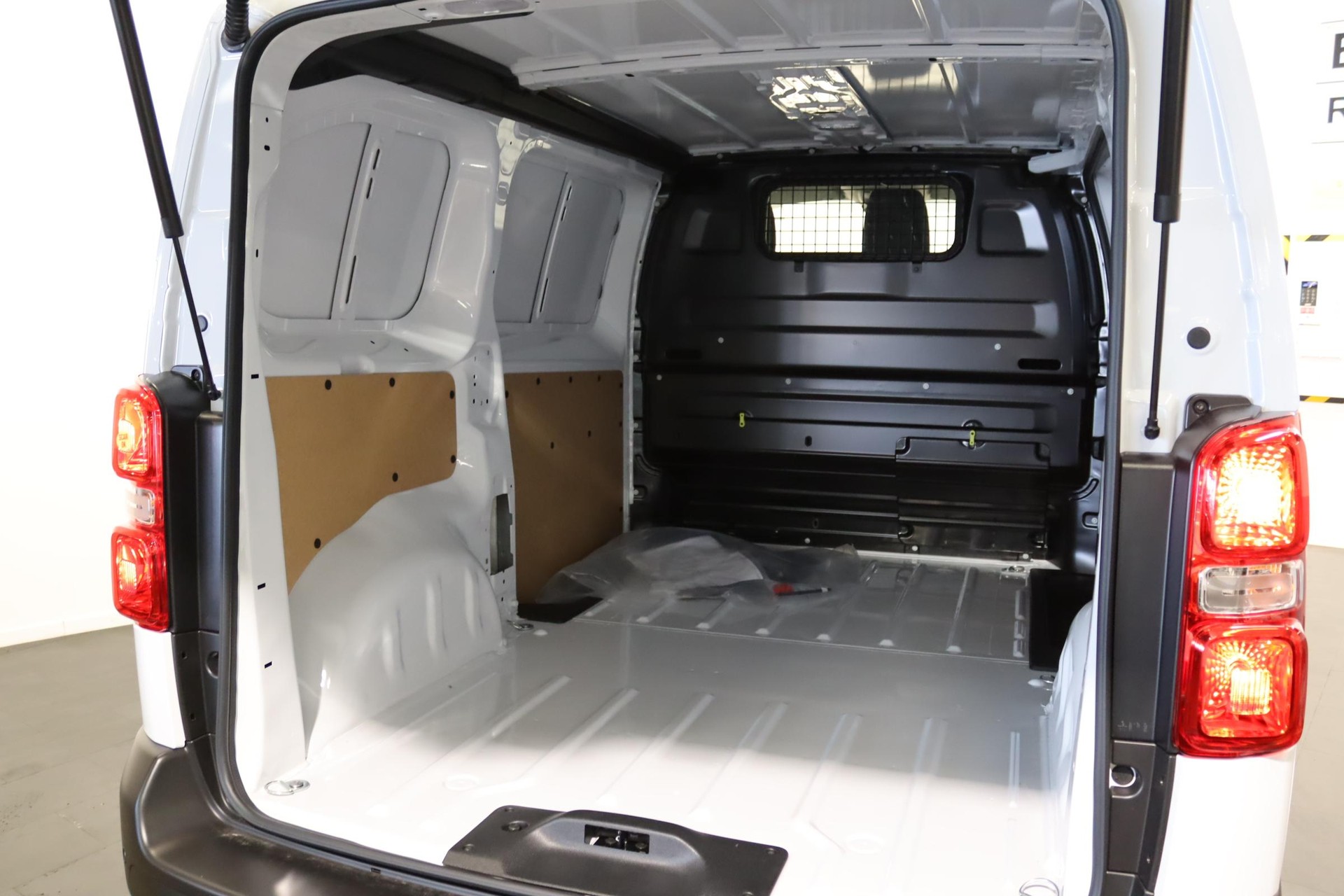 TOYOTA PROACE Van L1 1.5 D Active-image-8