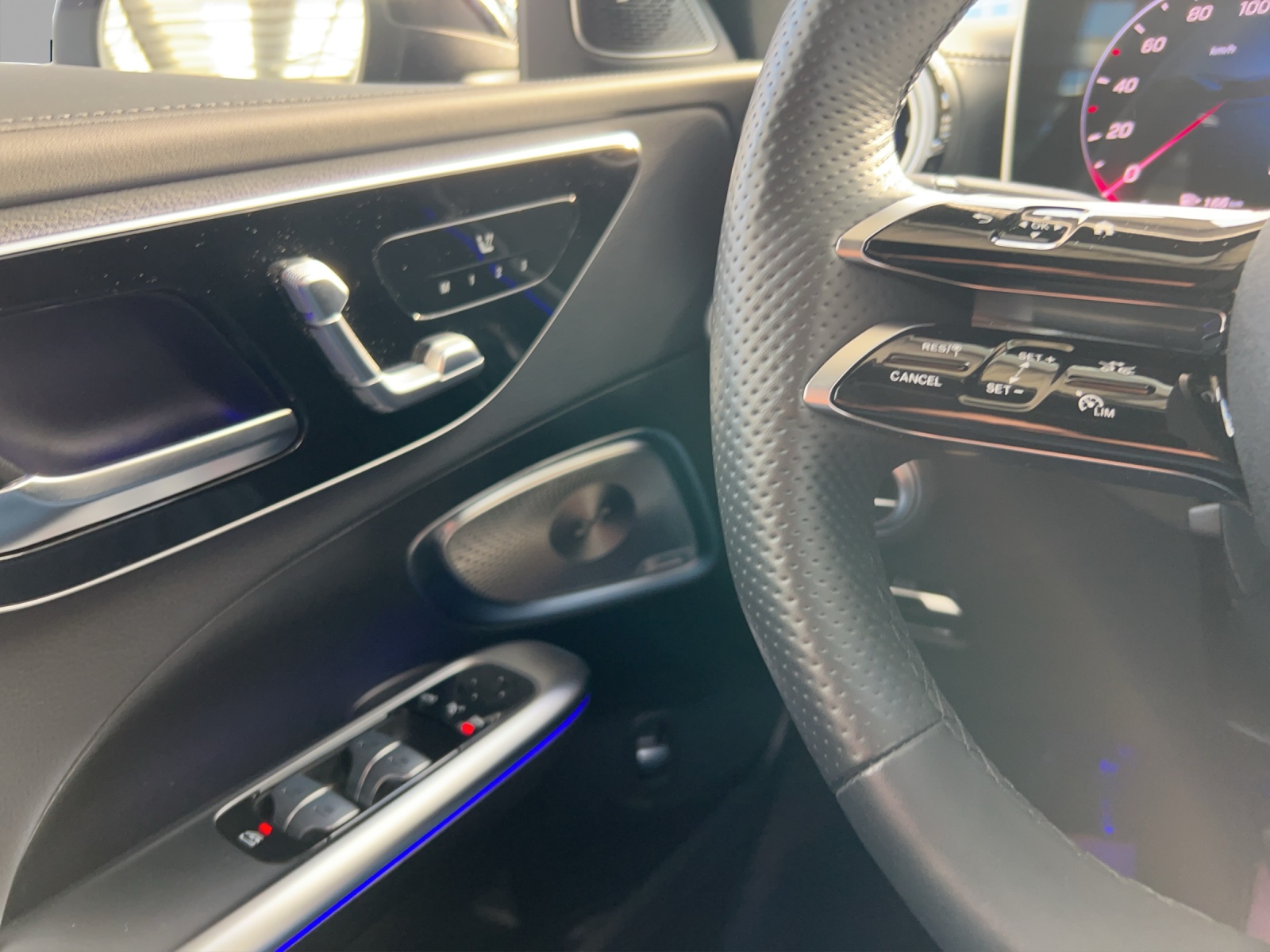 MERCEDES-BENZ C 300 4 Matic-image-12