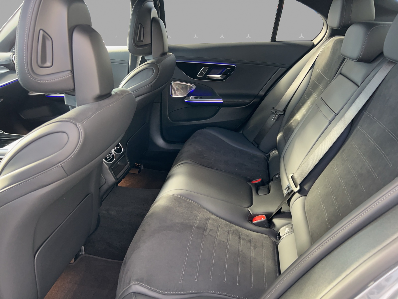 MERCEDES-BENZ C 300 4 Matic-image-13