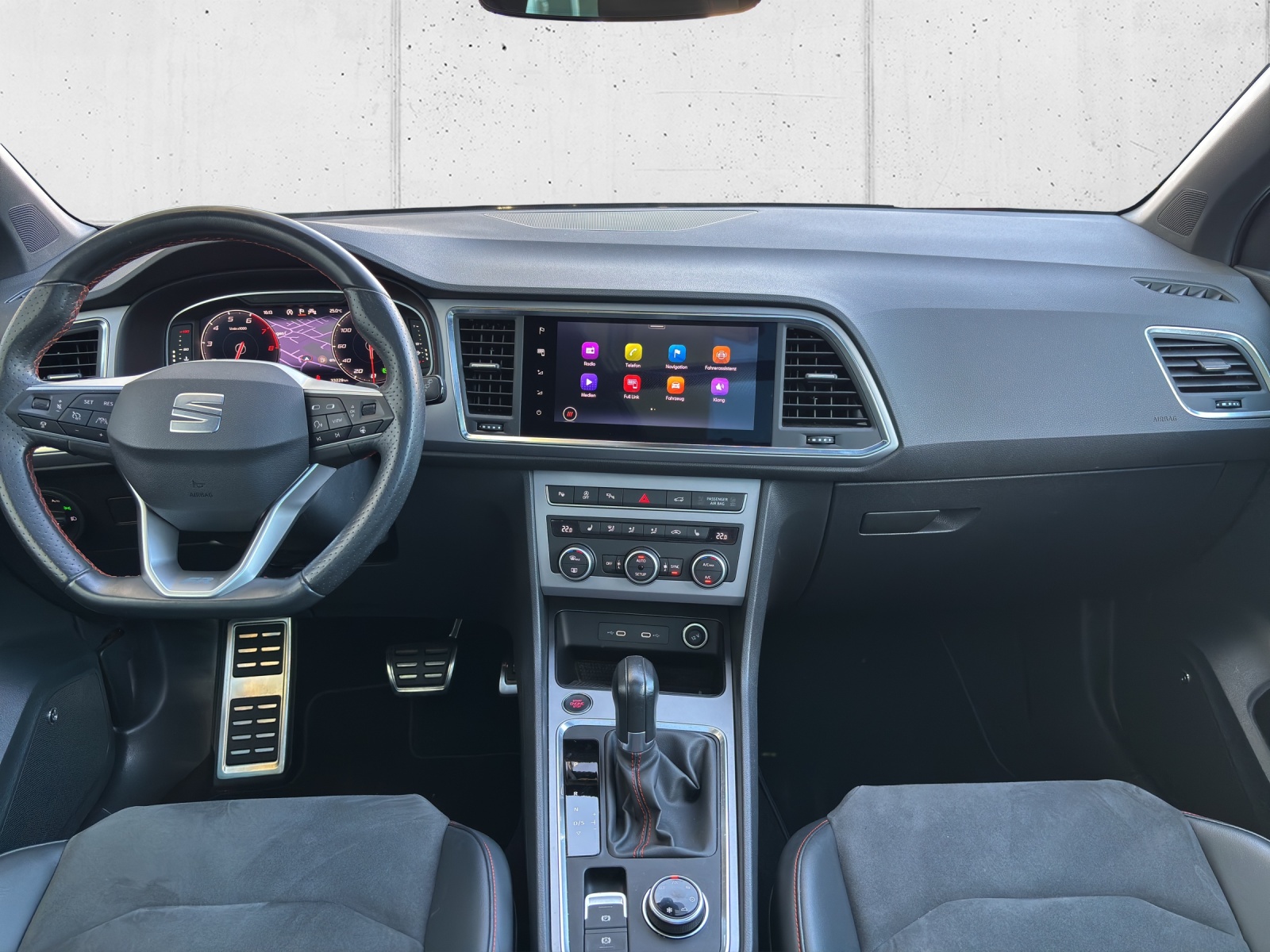 SEAT Ateca 2.0 TSI FR 4Drive DSG mit AHK, Panorama-Schiebe-/Ausstelldach & 360° Kamera-image-12