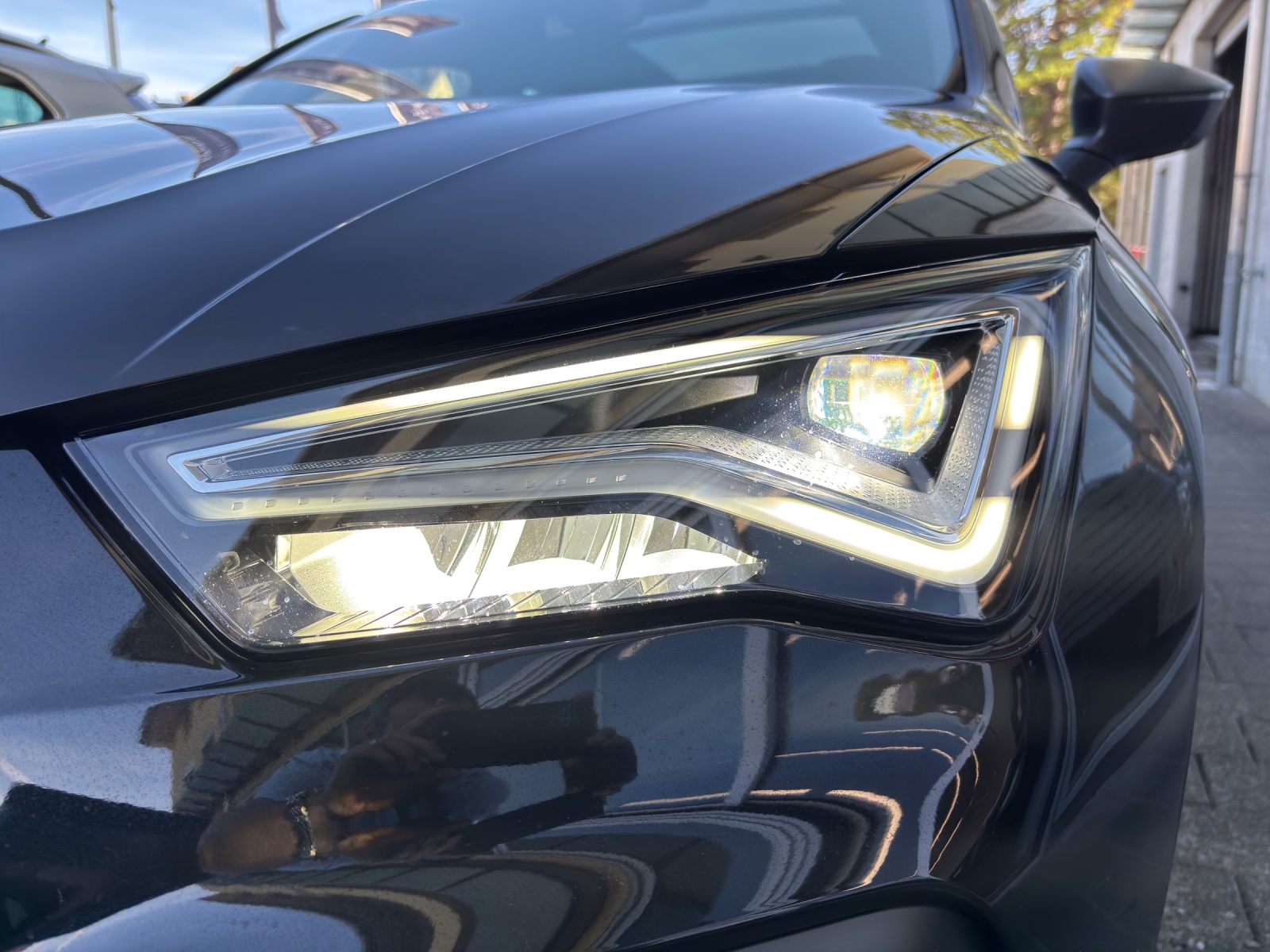 SEAT Ateca 2.0 TSI FR 4Drive DSG mit AHK, Panorama-Schiebe-/Ausstelldach & 360° Kamera-image-11