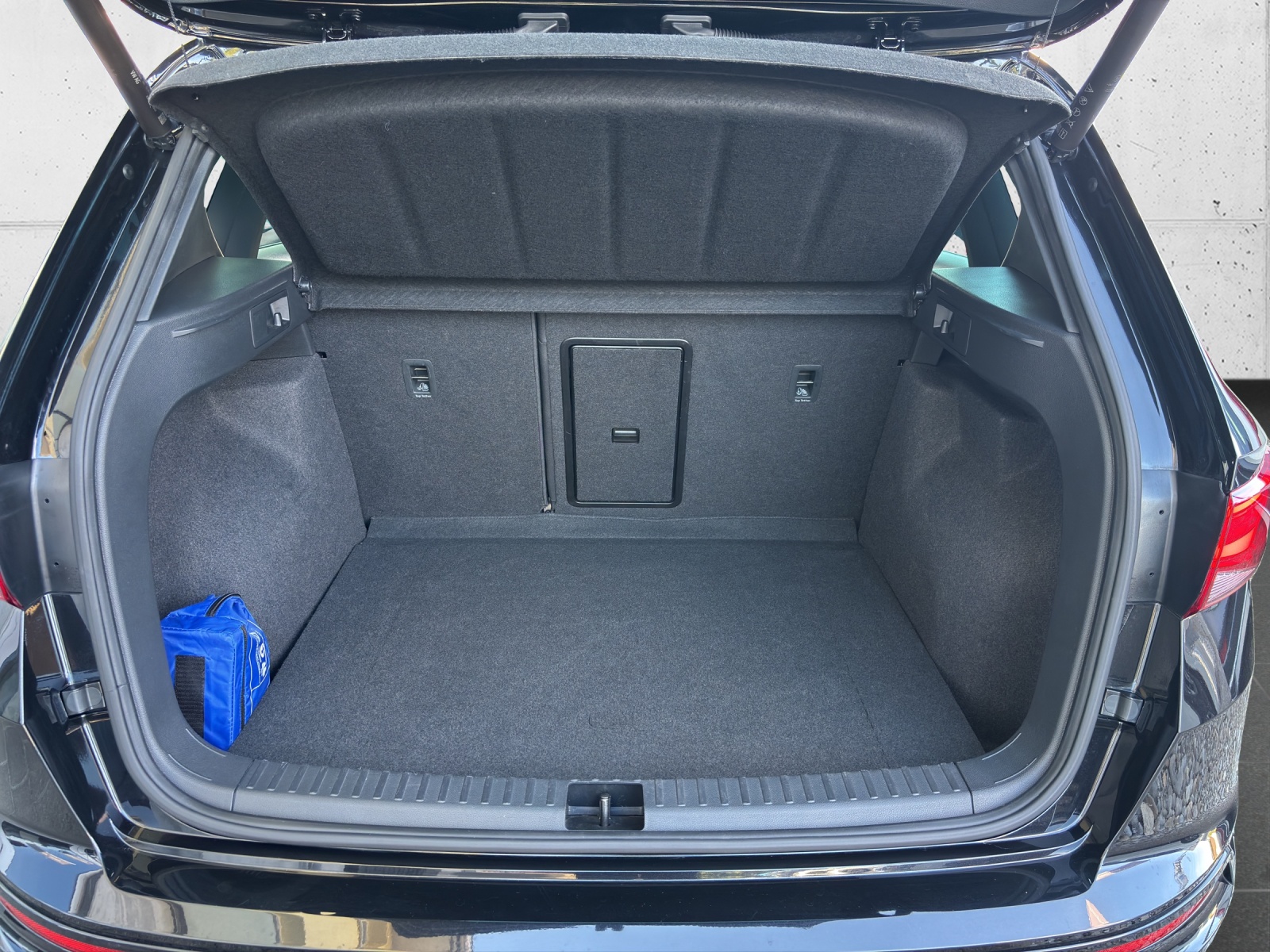 SEAT Ateca 2.0 TSI FR 4Drive DSG mit AHK, Panorama-Schiebe-/Ausstelldach & 360° Kamera-image-7