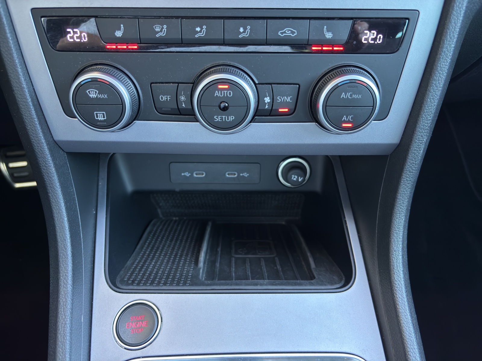 SEAT Ateca 2.0 TSI FR 4Drive DSG mit AHK, Panorama-Schiebe-/Ausstelldach & 360° Kamera-image-18