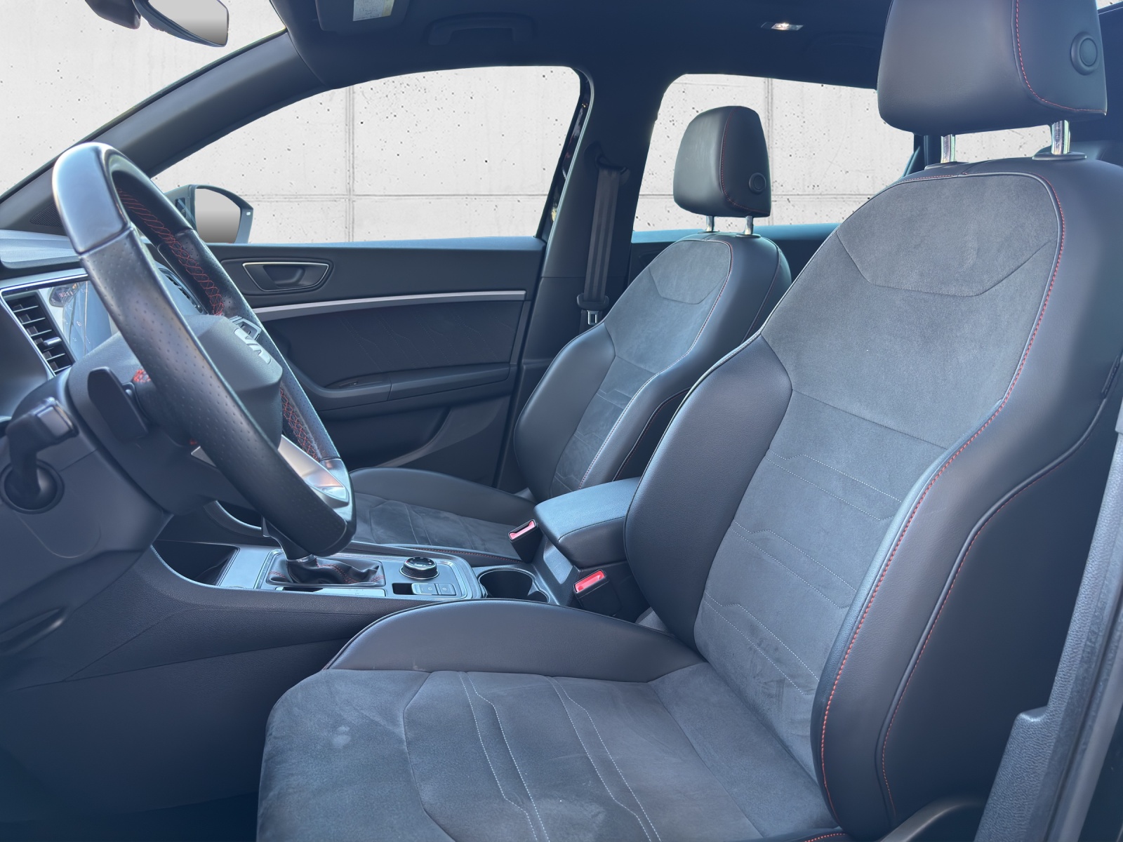 SEAT Ateca 2.0 TSI FR 4Drive DSG mit AHK, Panorama-Schiebe-/Ausstelldach & 360° Kamera-image-28