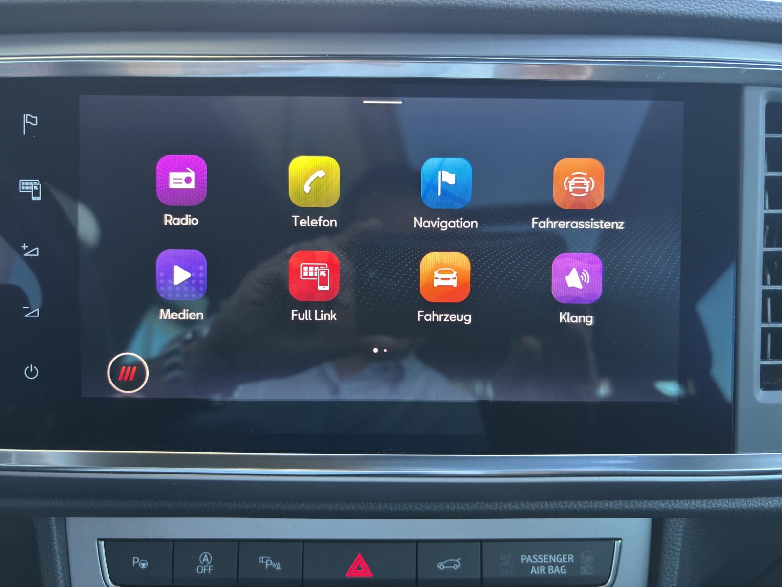 SEAT Ateca 2.0 TSI FR 4Drive DSG mit AHK, Panorama-Schiebe-/Ausstelldach & 360° Kamera-image-17