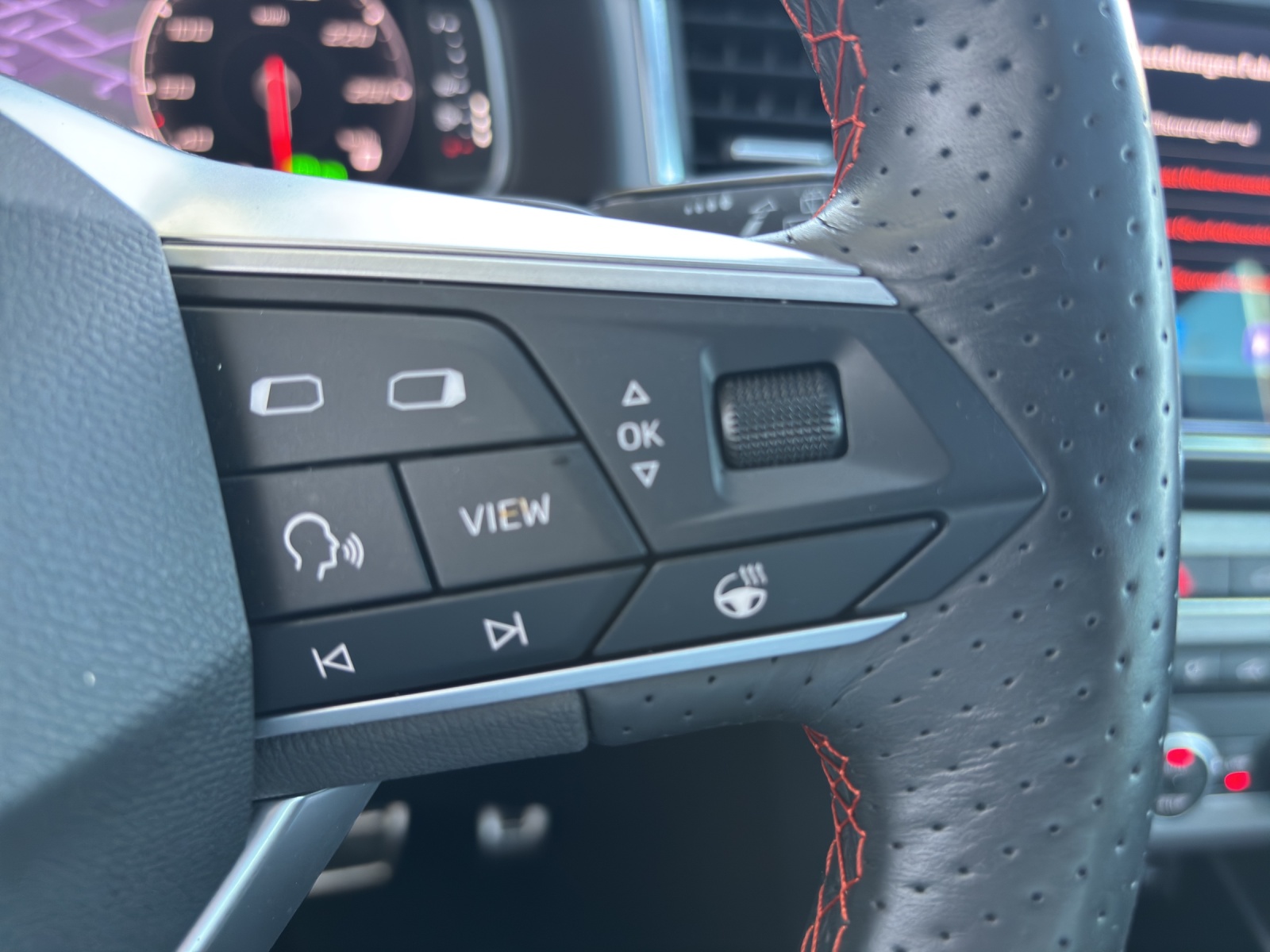 SEAT Ateca 2.0 TSI FR 4Drive DSG mit AHK, Panorama-Schiebe-/Ausstelldach & 360° Kamera-image-15