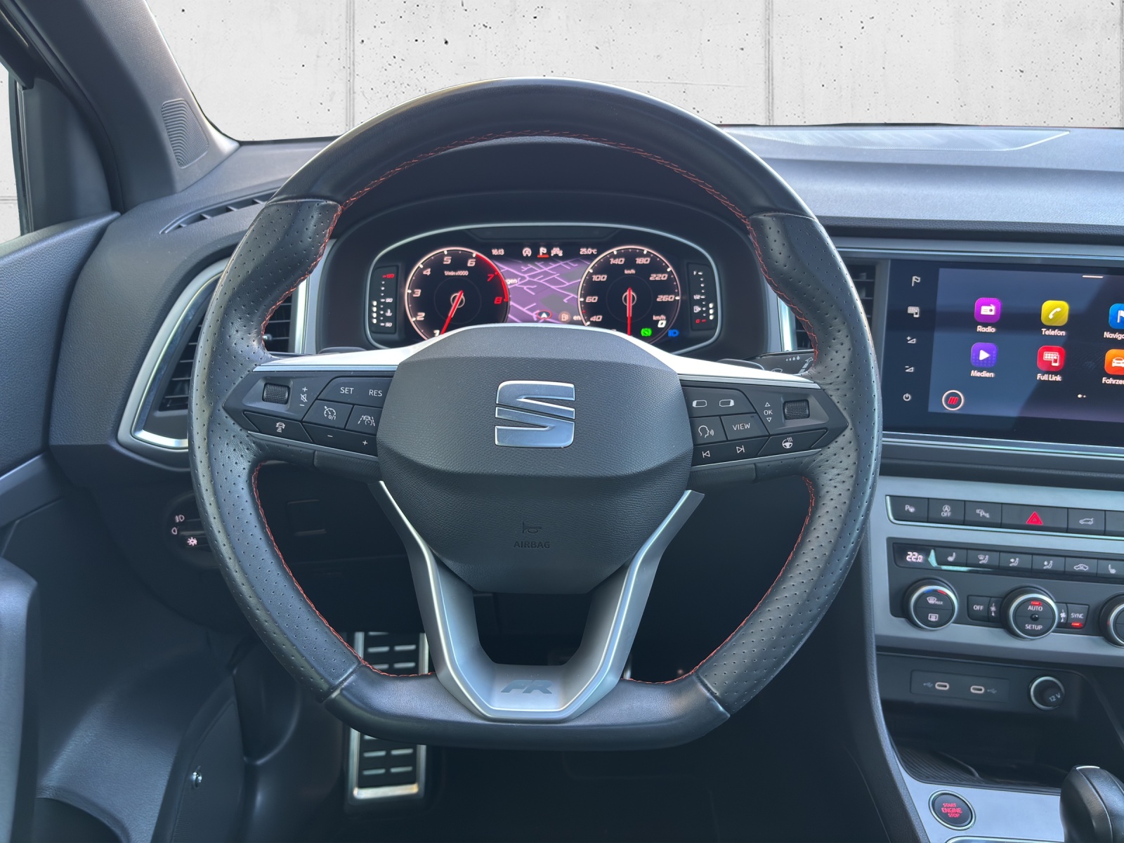 SEAT Ateca 2.0 TSI FR 4Drive DSG mit AHK, Panorama-Schiebe-/Ausstelldach & 360° Kamera-image-13