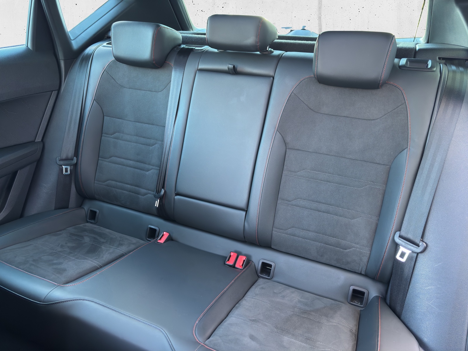 SEAT Ateca 2.0 TSI FR 4Drive DSG mit AHK, Panorama-Schiebe-/Ausstelldach & 360° Kamera-image-30