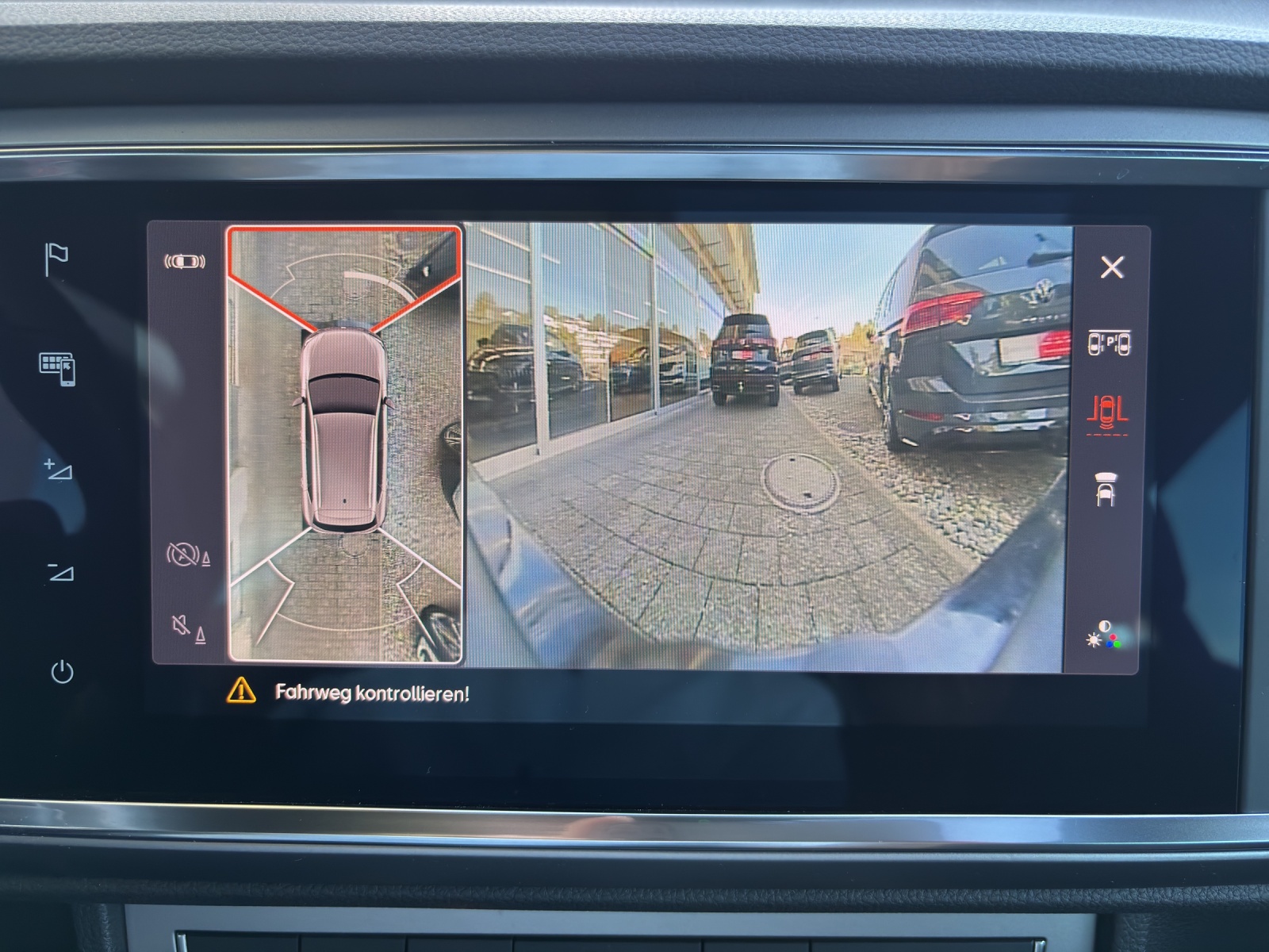 SEAT Ateca 2.0 TSI FR 4Drive DSG mit AHK, Panorama-Schiebe-/Ausstelldach & 360° Kamera-image-21