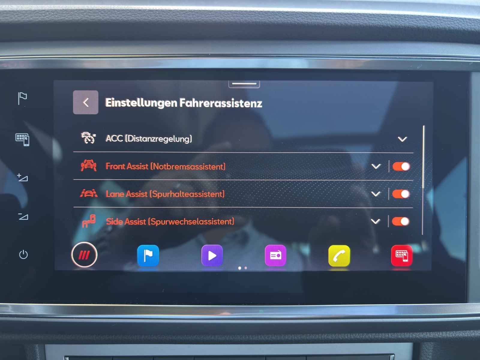 SEAT Ateca 2.0 TSI FR 4Drive DSG mit AHK, Panorama-Schiebe-/Ausstelldach & 360° Kamera-image-25