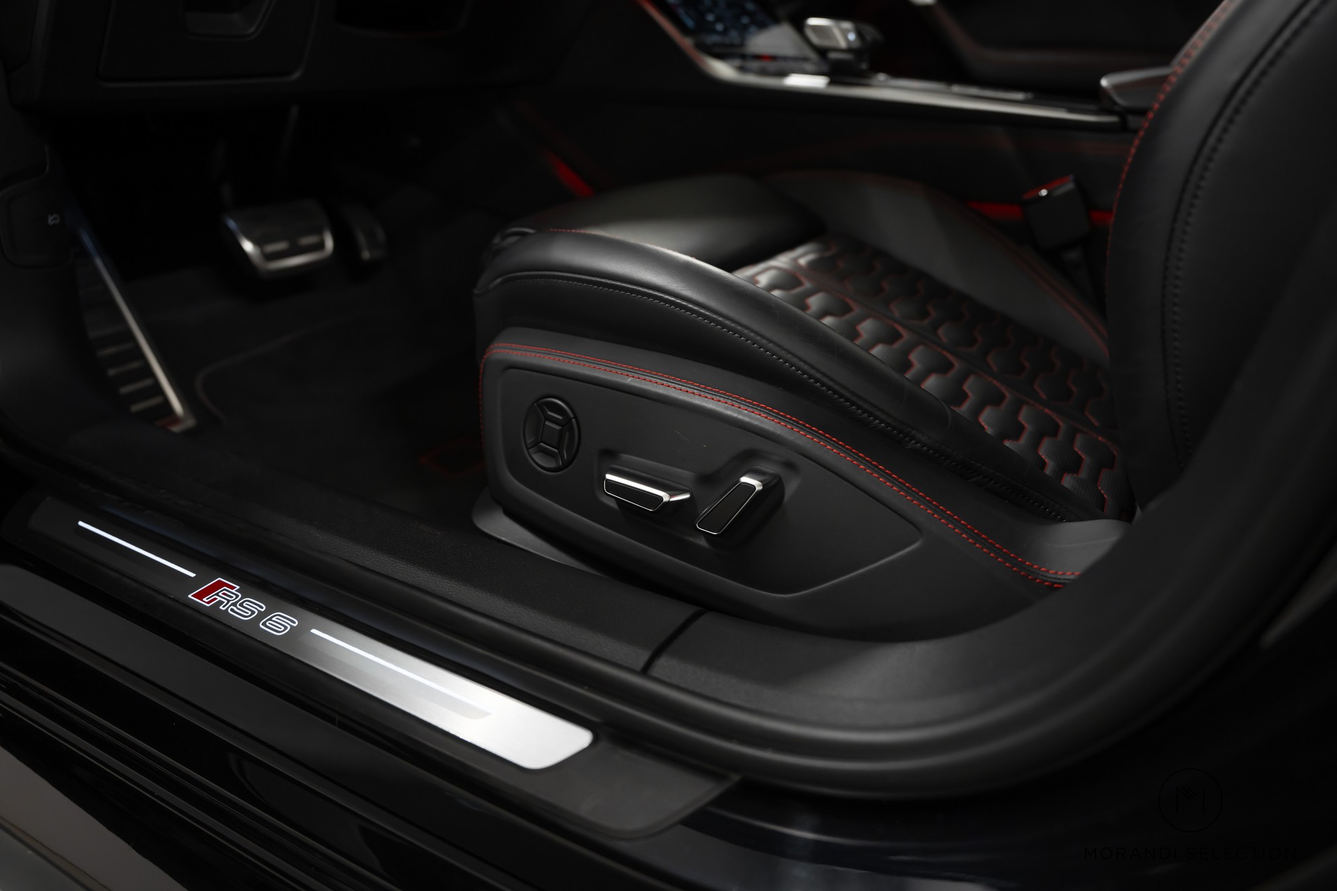 AUDI RS6 Avant 4.0 V8 TFSI quattro T-Tronic-image-23