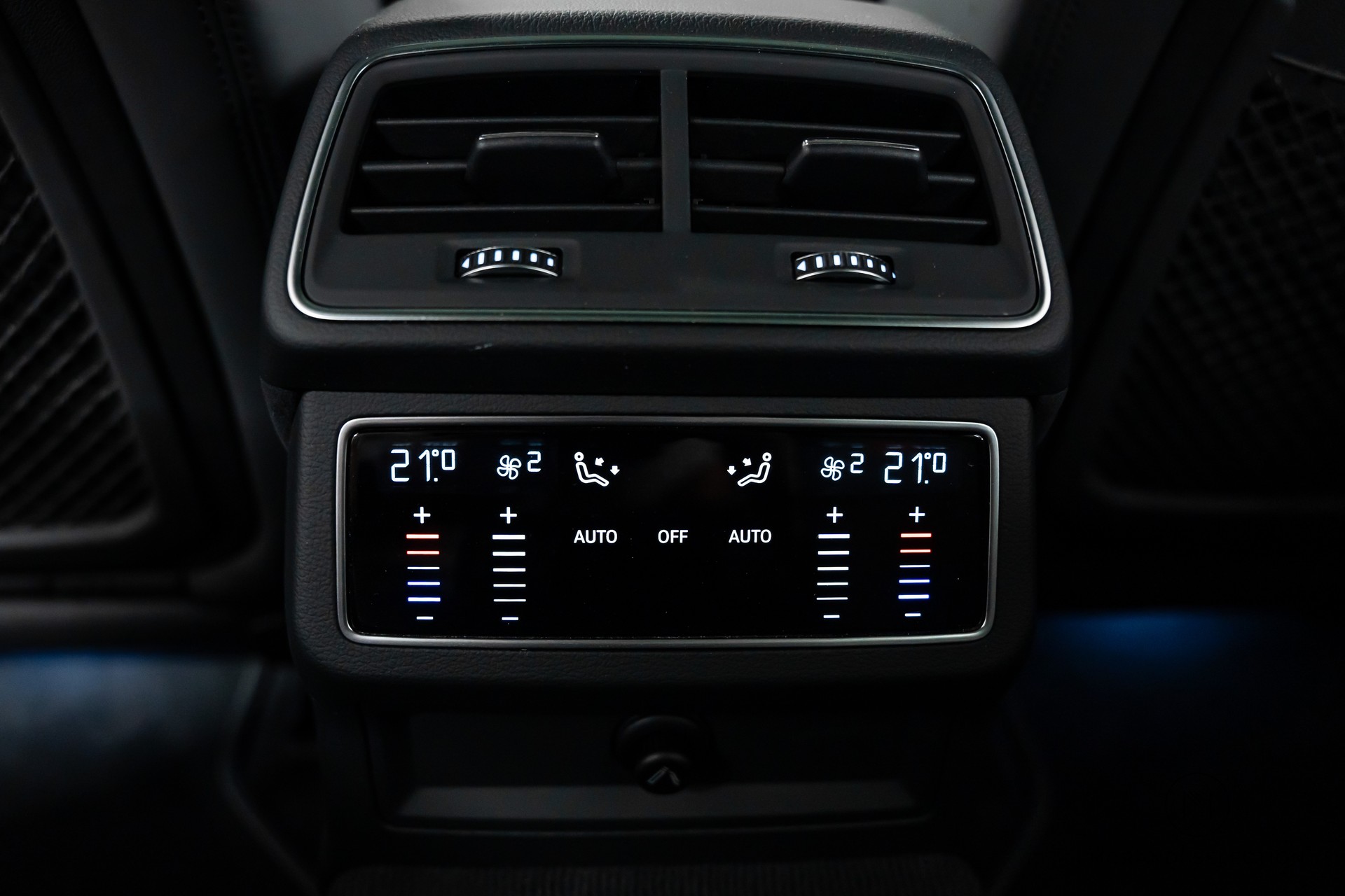AUDI RS6 Avant 4.0 V8 TFSI quattro T-Tronic-image-17