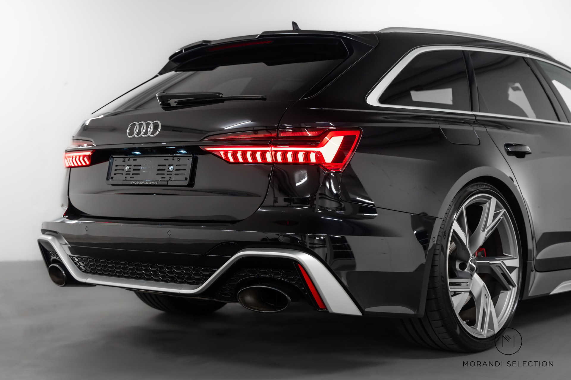 AUDI RS6 Avant 4.0 V8 TFSI quattro T-Tronic-image-9