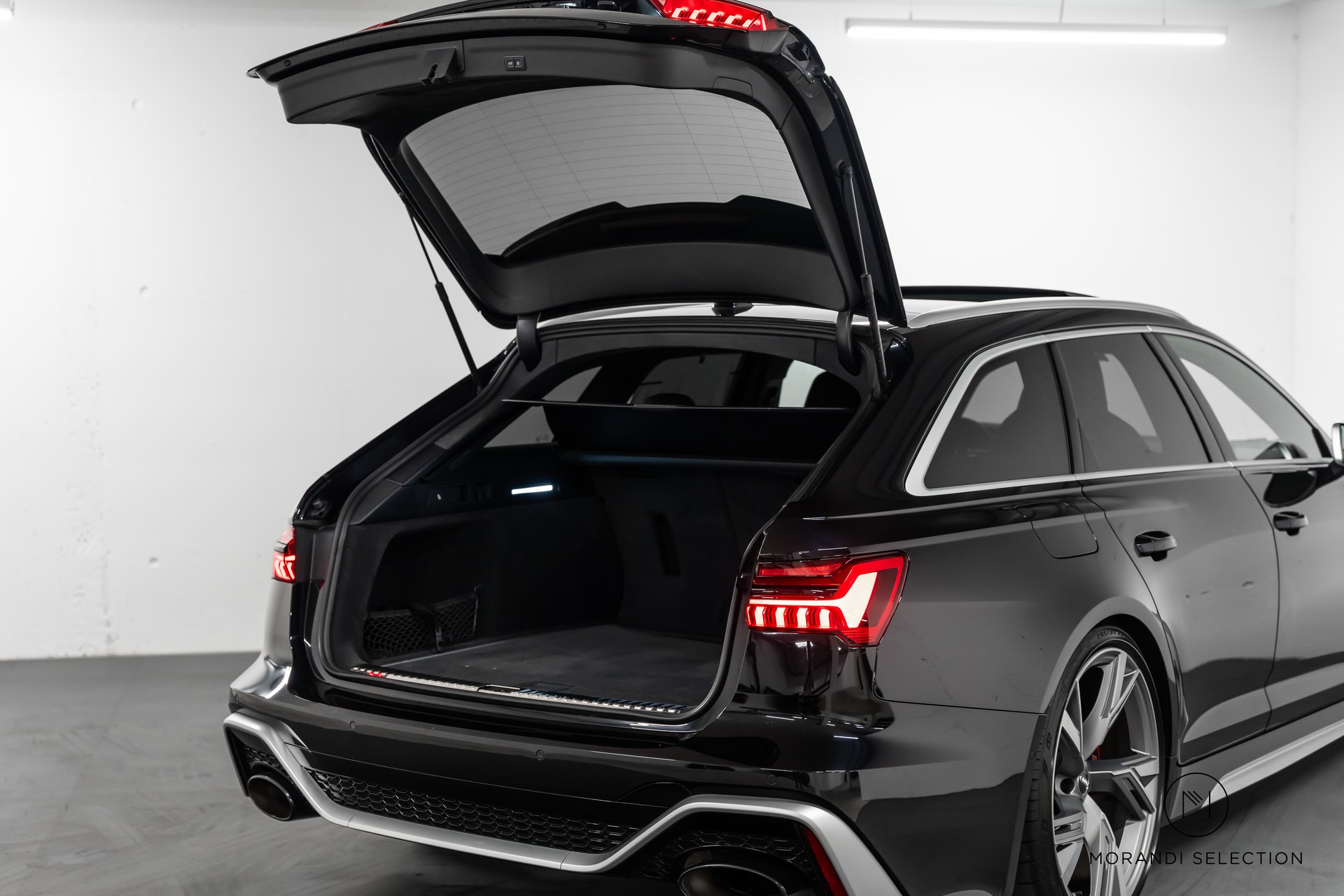 AUDI RS6 Avant 4.0 V8 TFSI quattro T-Tronic-image-11