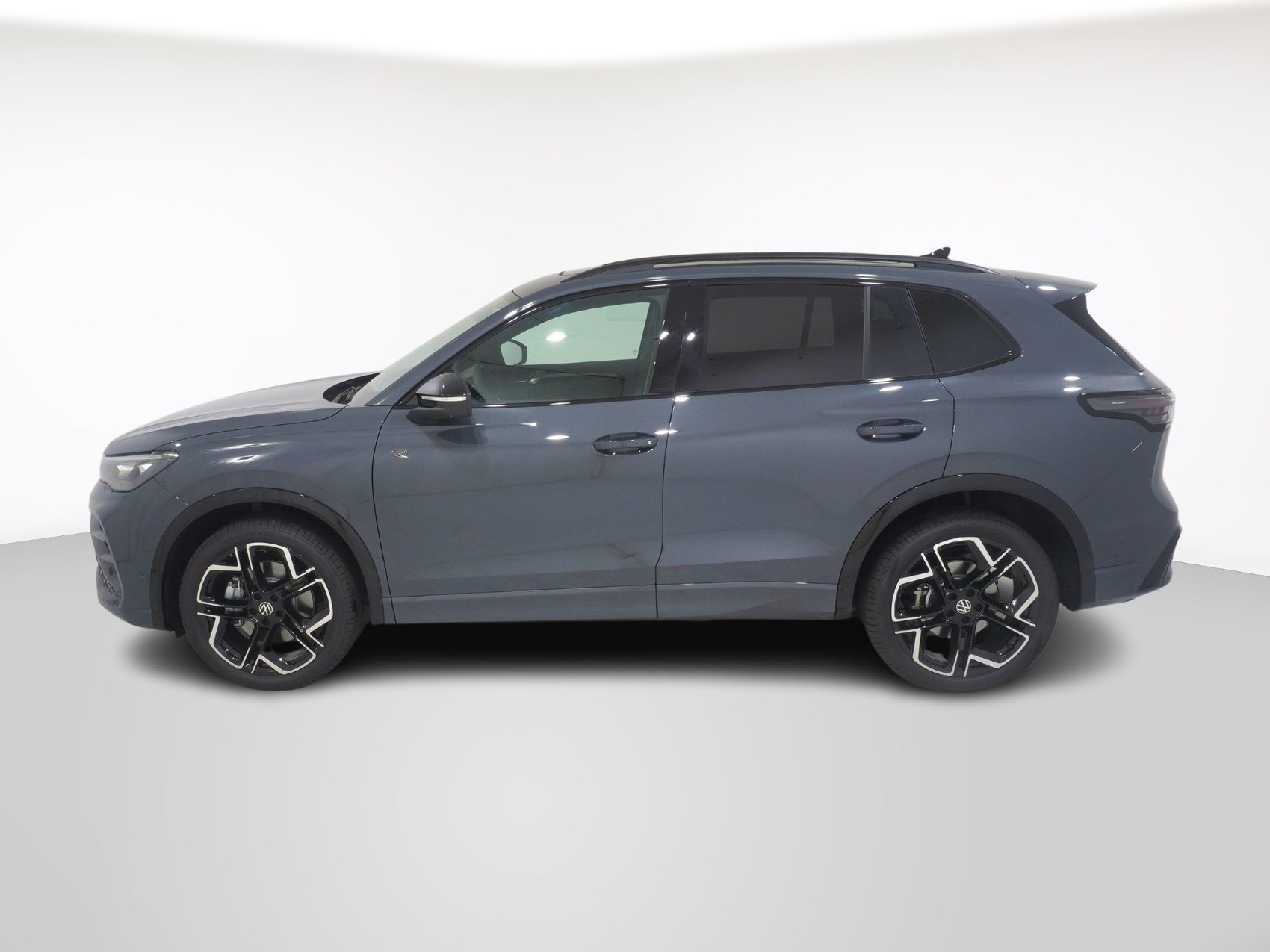 VW Tiguan 2.0 TSI R-Line 4Motion-image-1