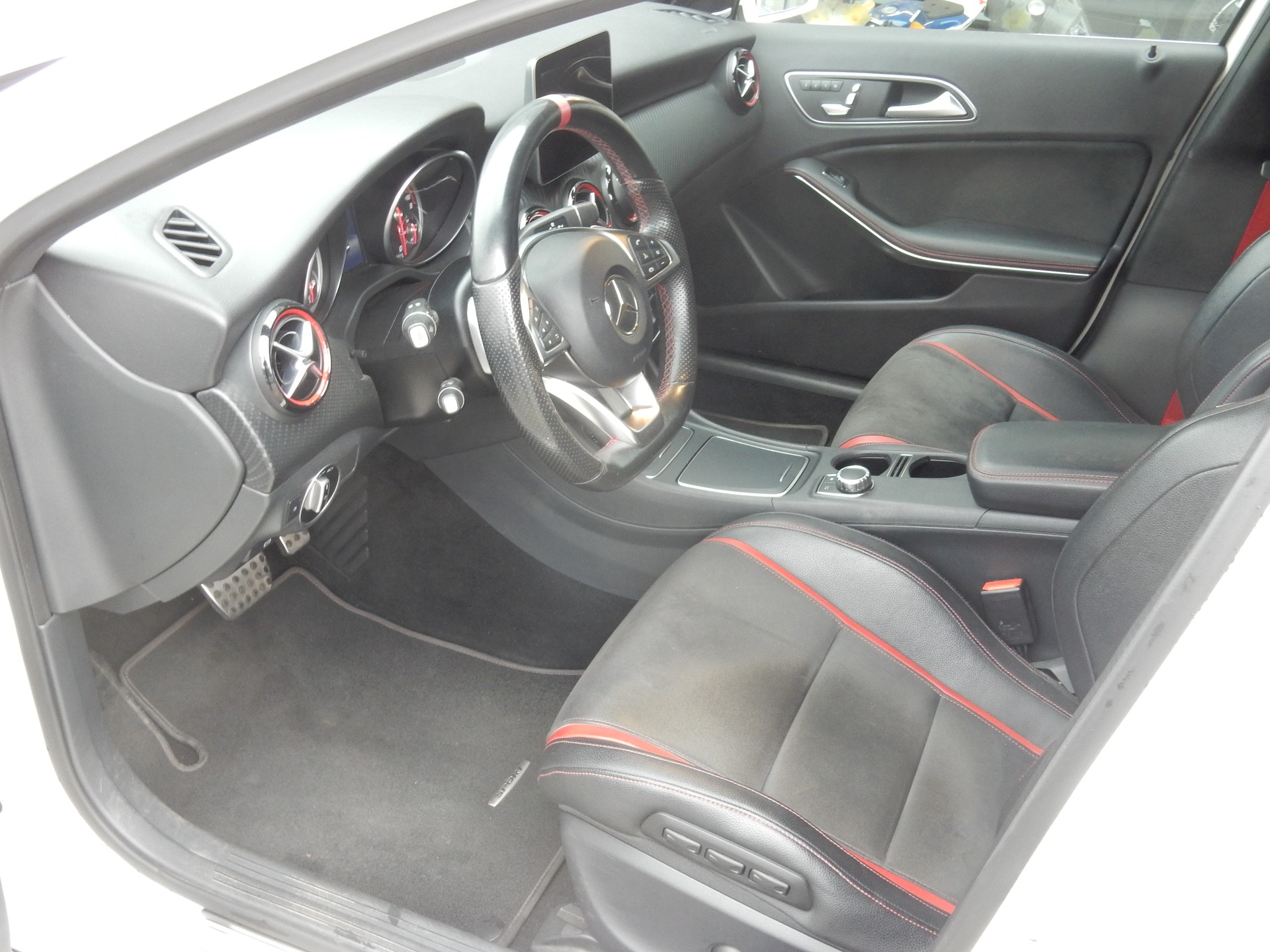 MERCEDES-BENZ A 250 Sport 4Matic 7G-DCT-image-6