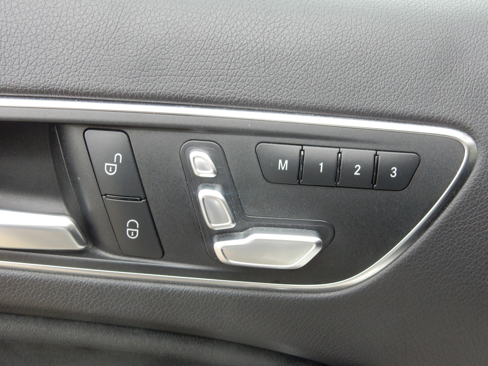 MERCEDES-BENZ A 250 Sport 4Matic 7G-DCT-image-15