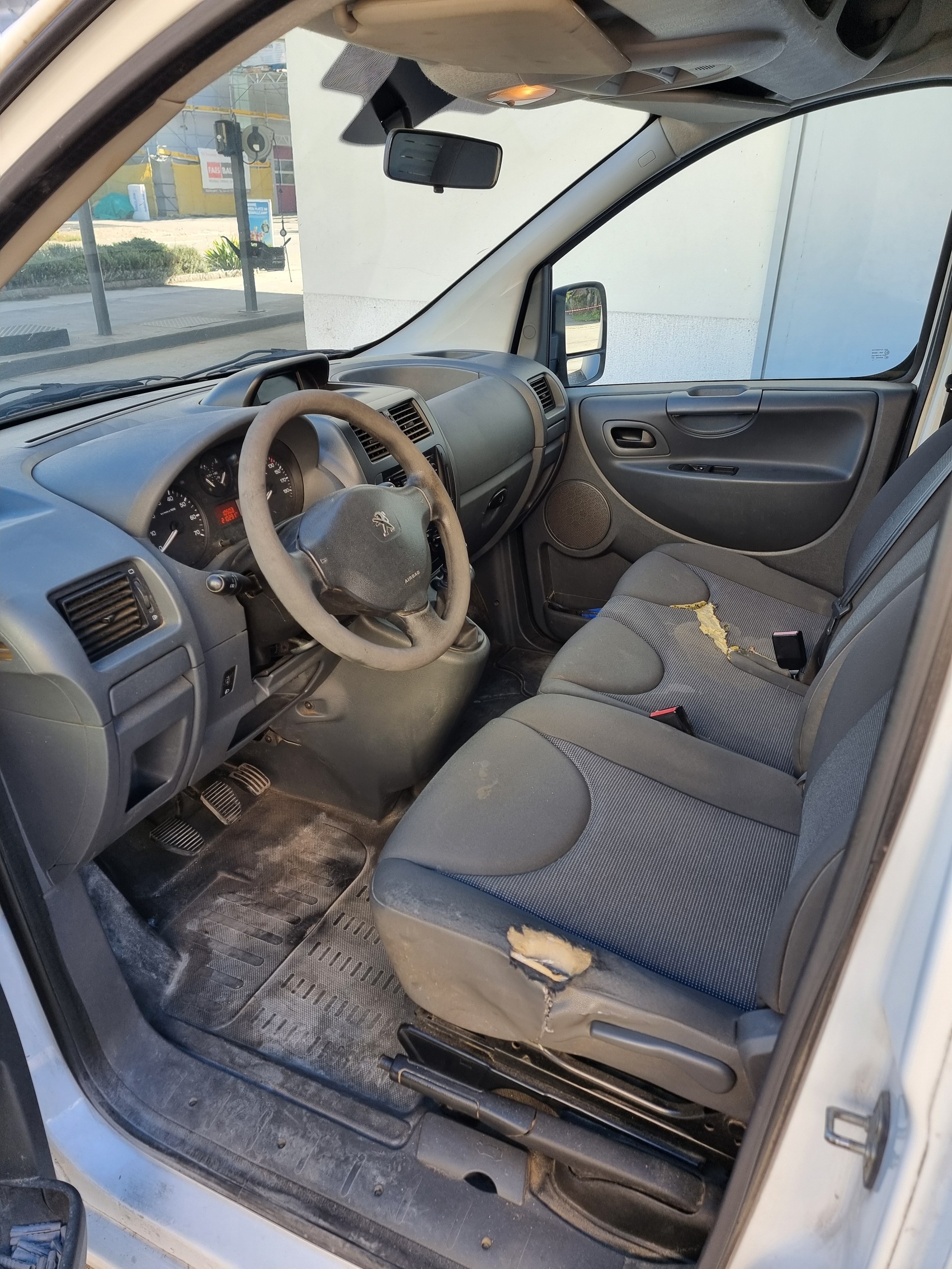 PEUGEOT Expert 2.0 HDi 229 L2H1-image-6