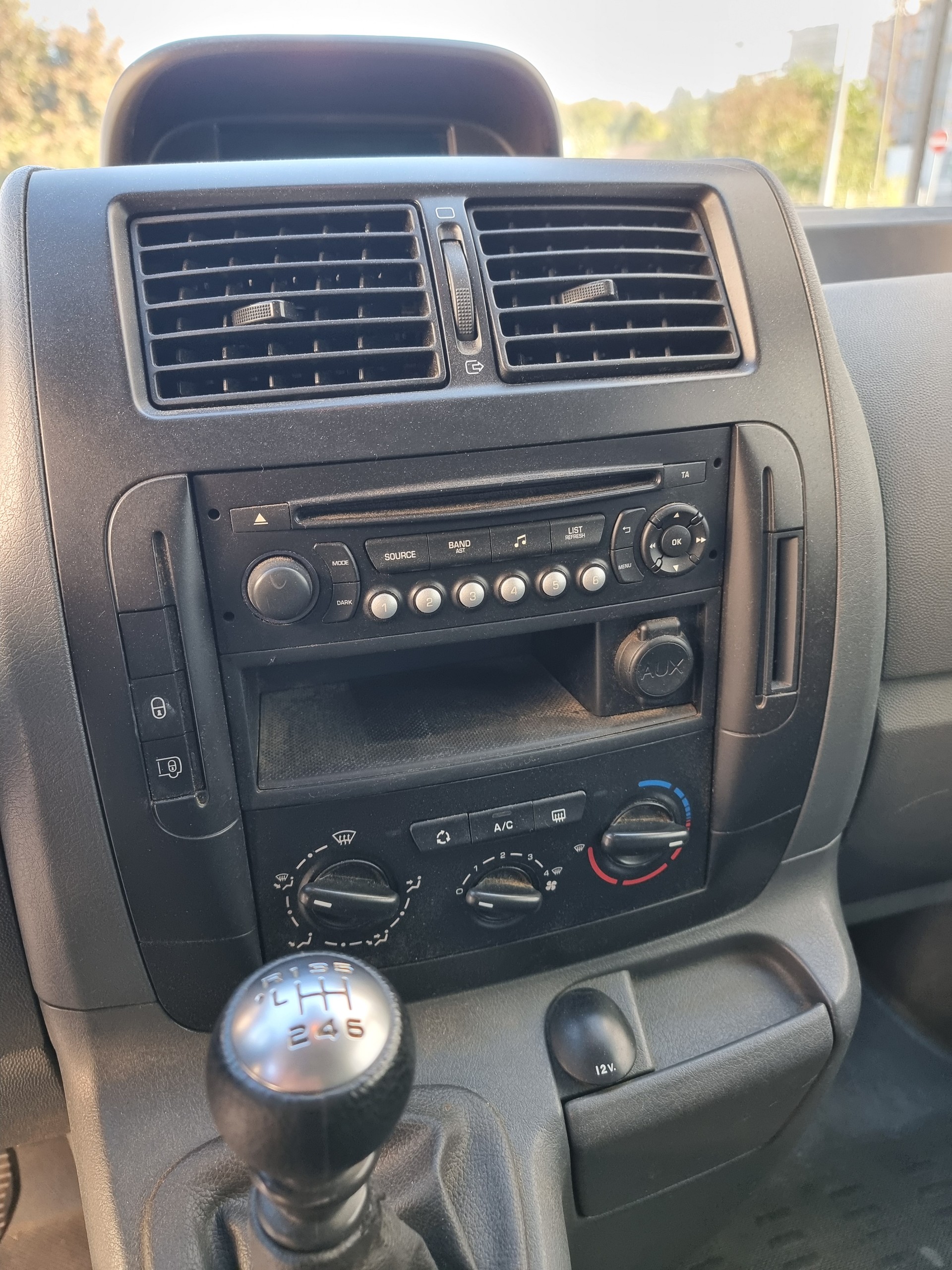 PEUGEOT Expert 2.0 HDi 229 L2H1-image-7