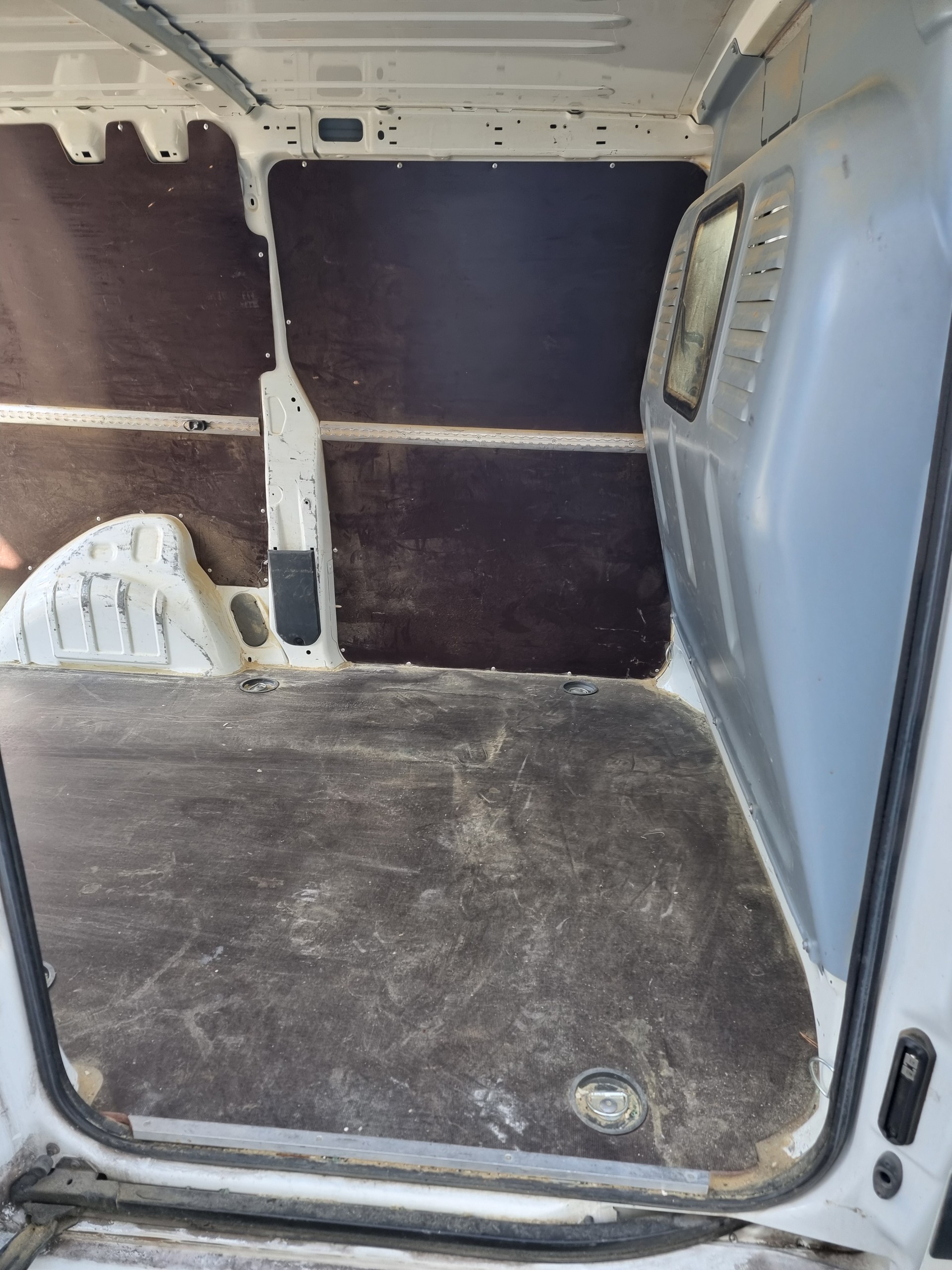 PEUGEOT Expert 2.0 HDi 229 L2H1-image-5