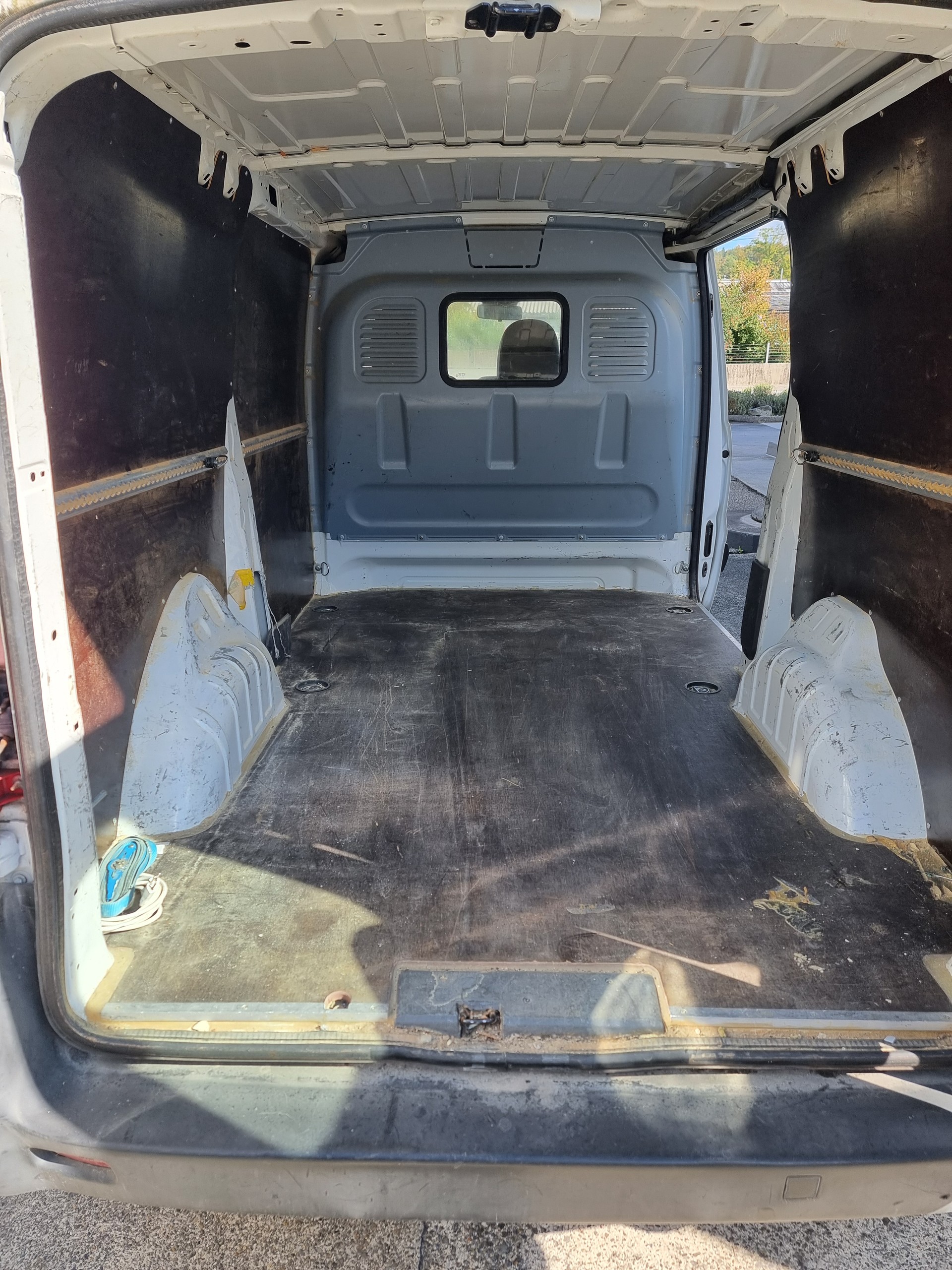 PEUGEOT Expert 2.0 HDi 229 L2H1-image-4