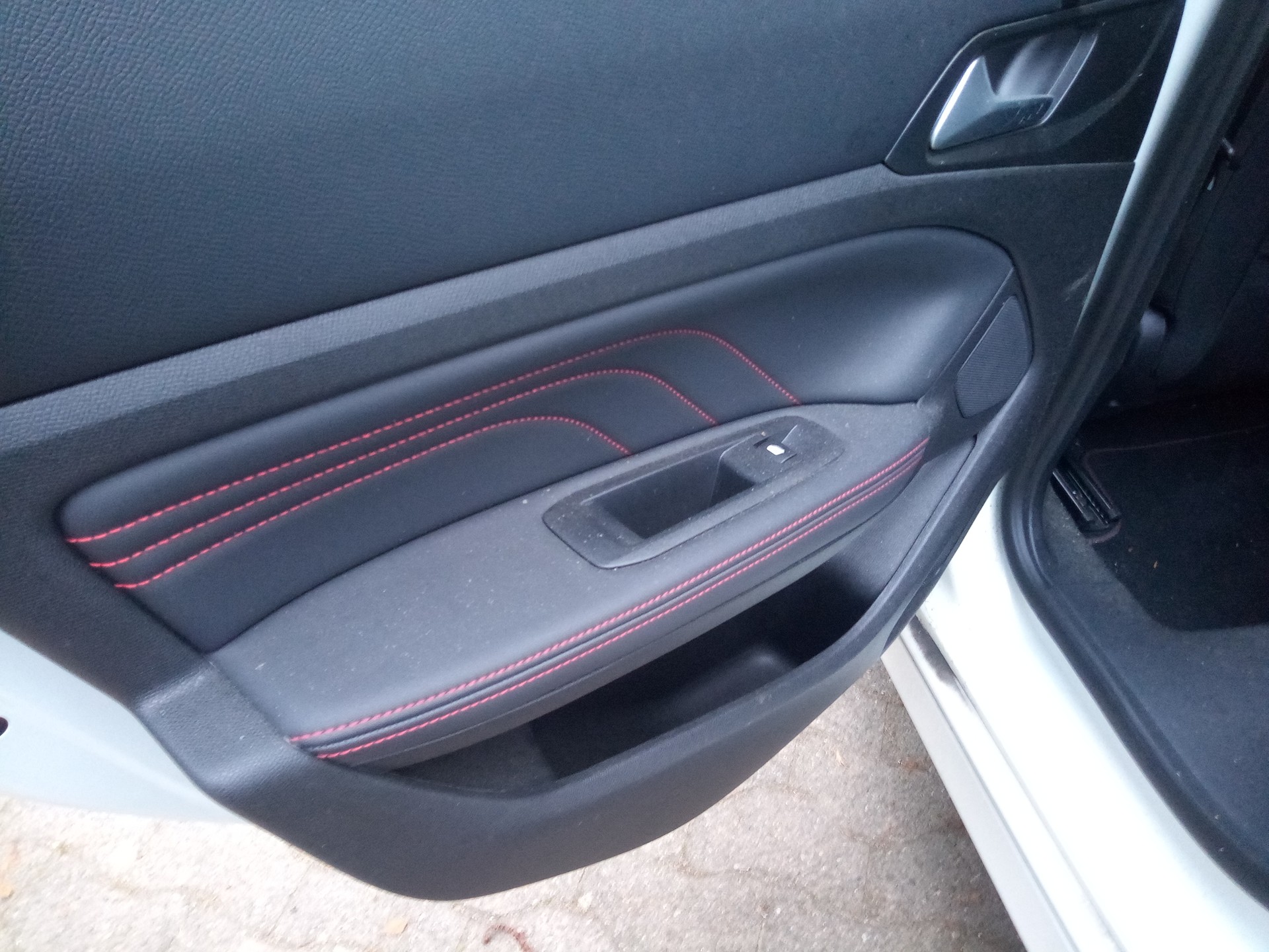 BMW 20i xDrive-image-3