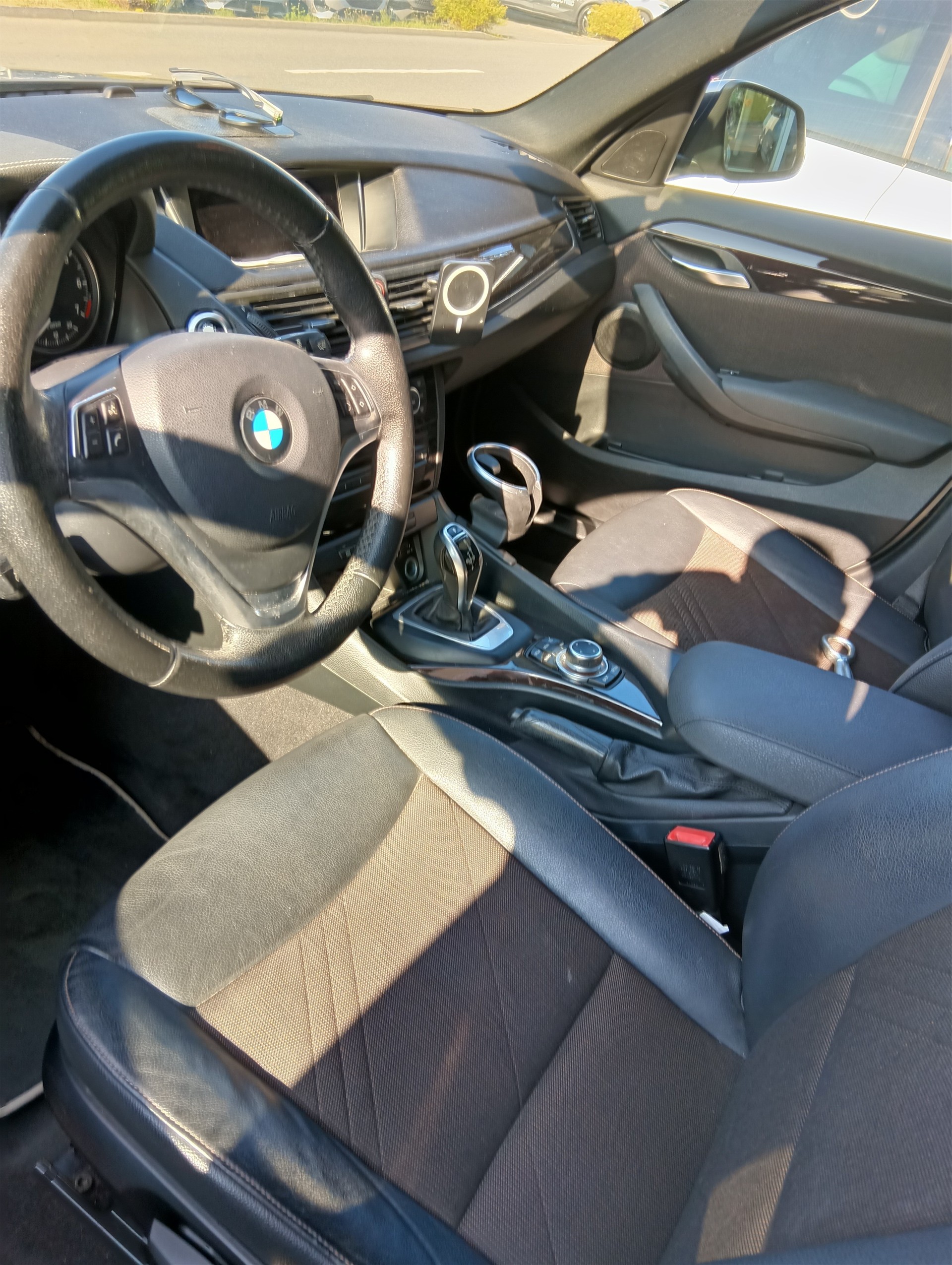 BMW 20i xDrive-image-4