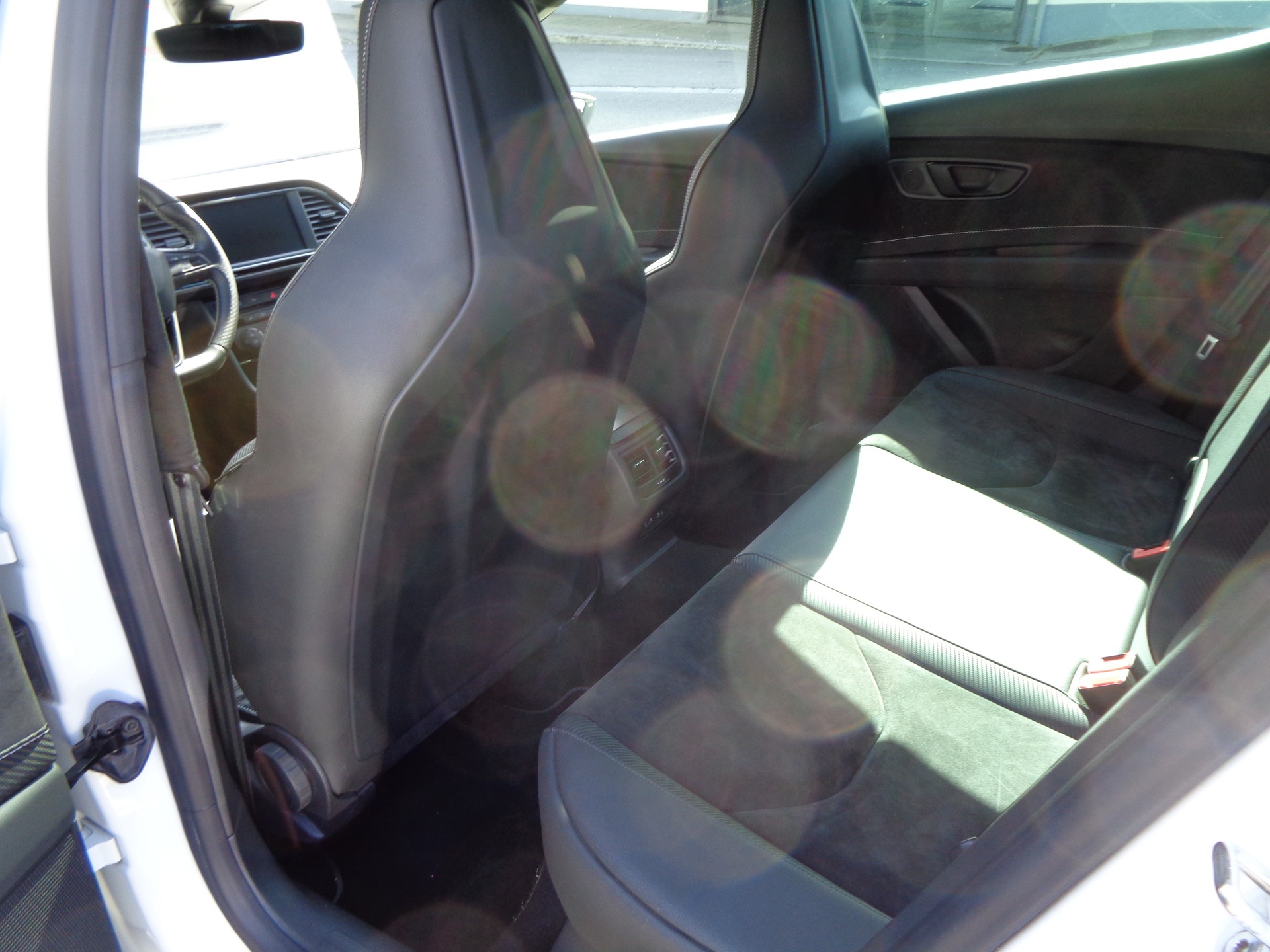 SEAT Leon 2.0 TSI SWISS Cupra 290 DSG-image-9