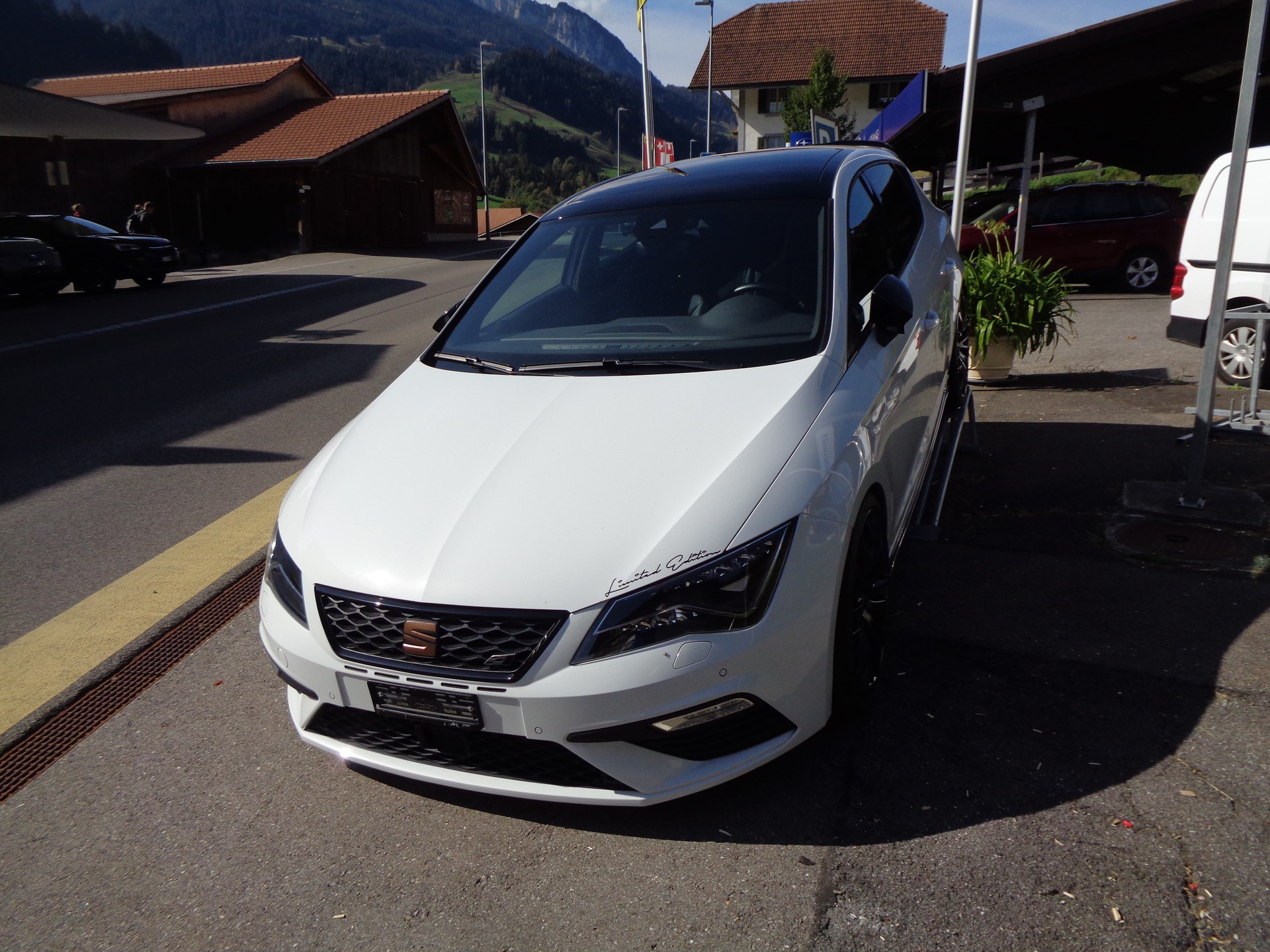 SEAT Leon 2.0 TSI SWISS Cupra 290 DSG-image-0