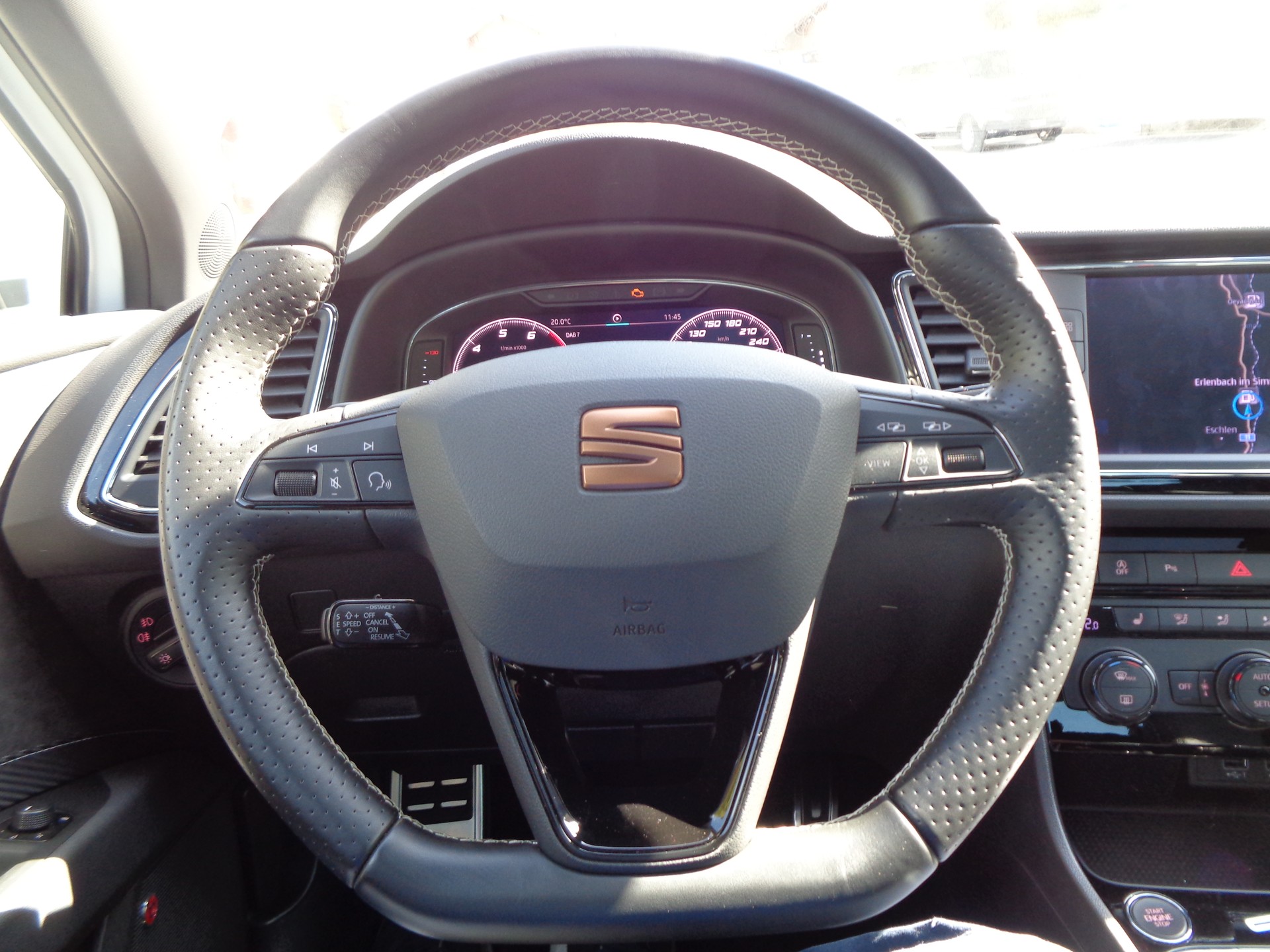 SEAT Leon 2.0 TSI SWISS Cupra 290 DSG-image-14