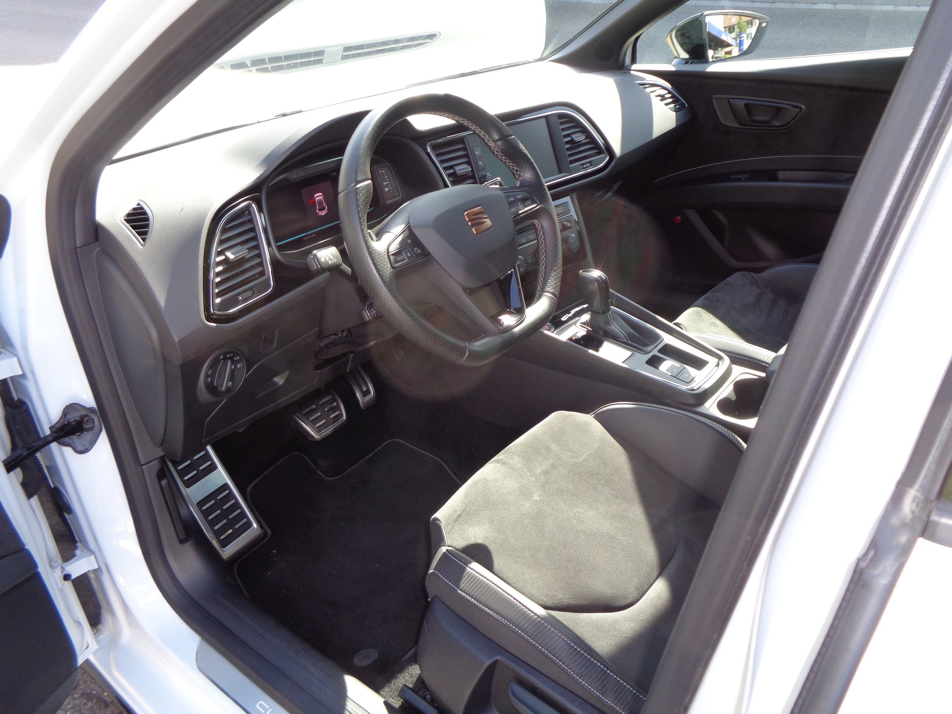 SEAT Leon 2.0 TSI SWISS Cupra 290 DSG-image-7