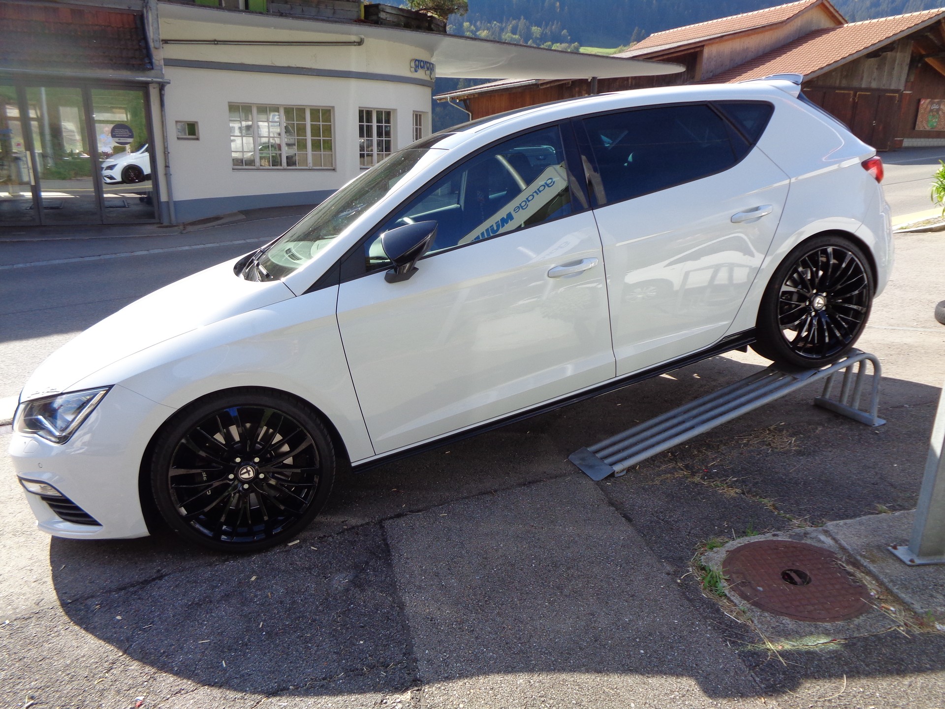 SEAT Leon 2.0 TSI SWISS Cupra 290 DSG-image-3