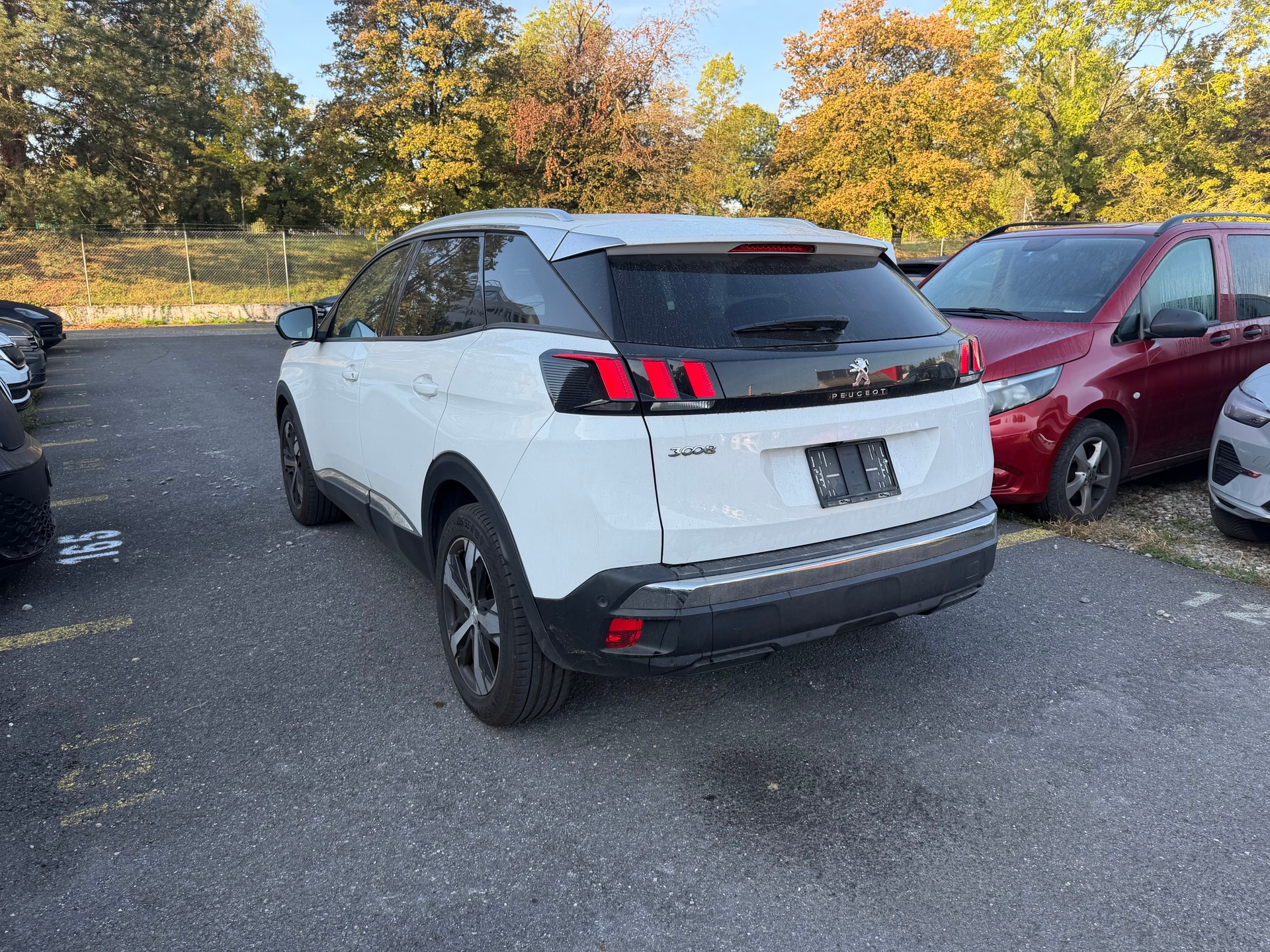 PEUGEOT 3008 1.2 PureTech Allure EAT-image-5
